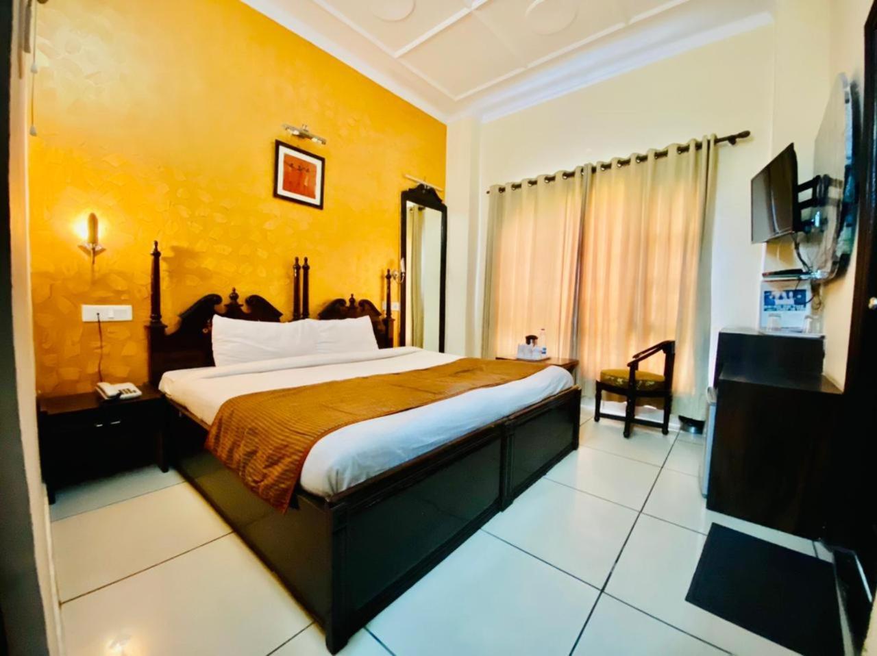 Aachman Regency With Rooftop Terrace Hotel 3*