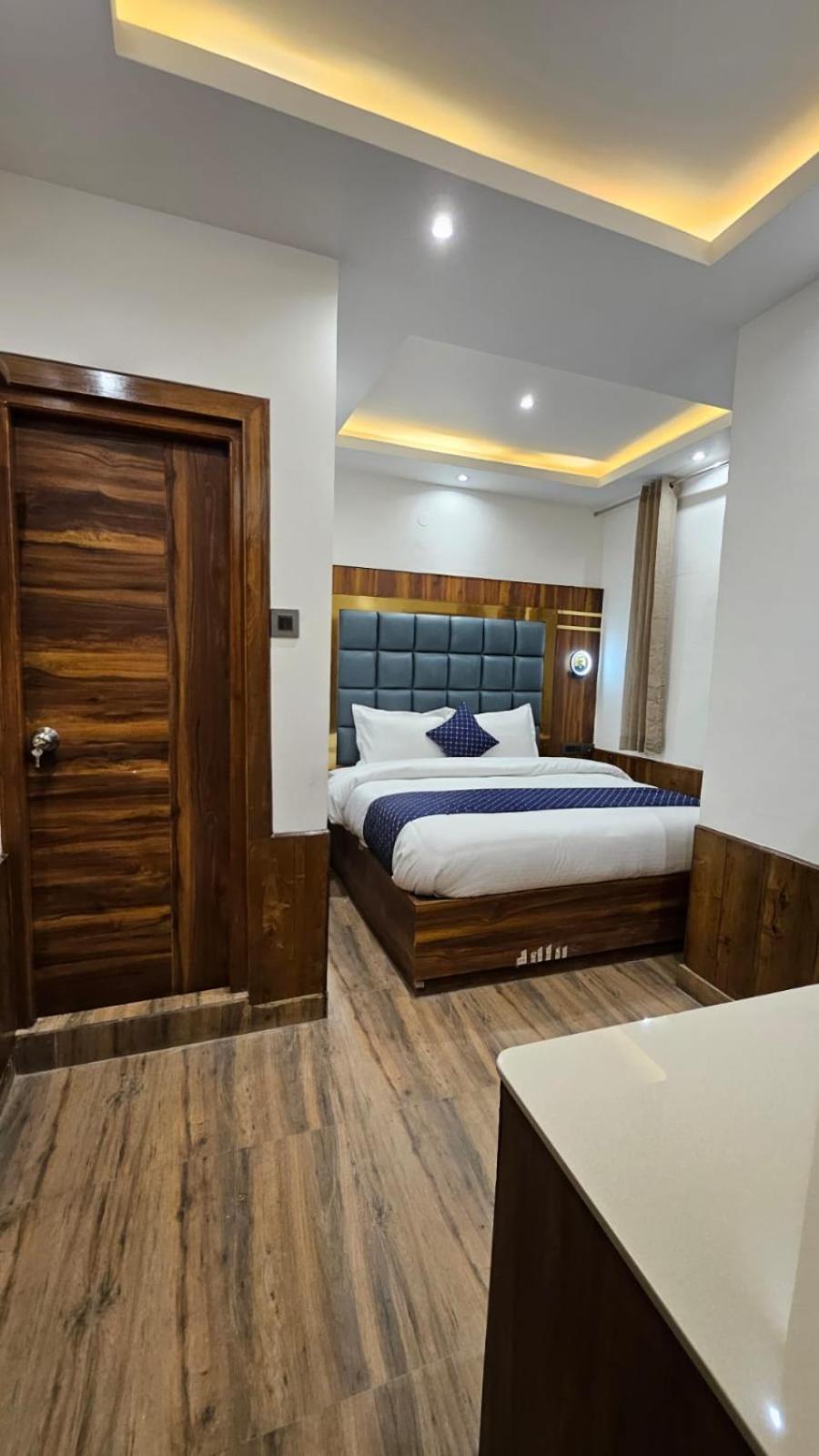 The Vista - Royale Near Mall Road Free Pickup From Railway Station Hotel 4*