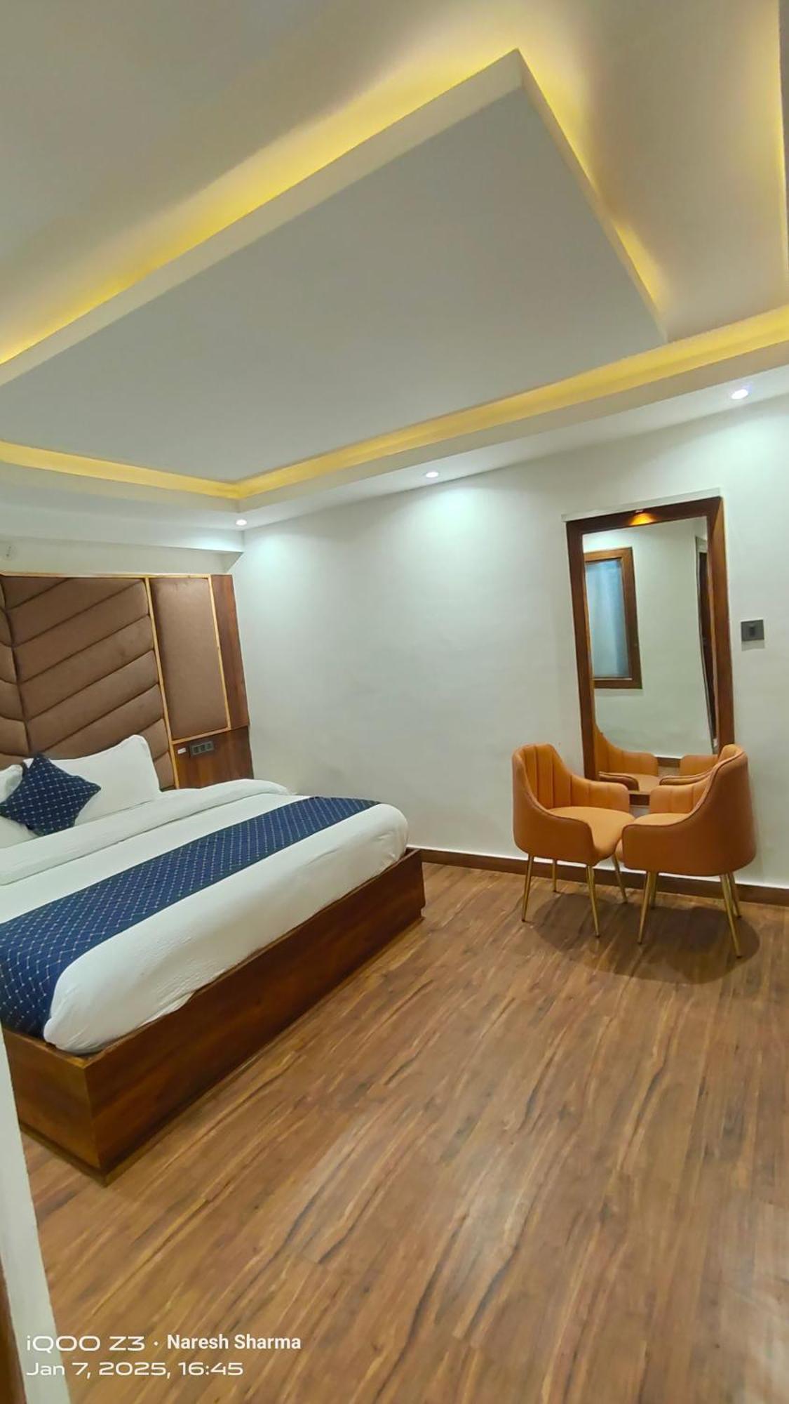 The Vista - Royale Near Mall Road Free Pickup From Railway Station