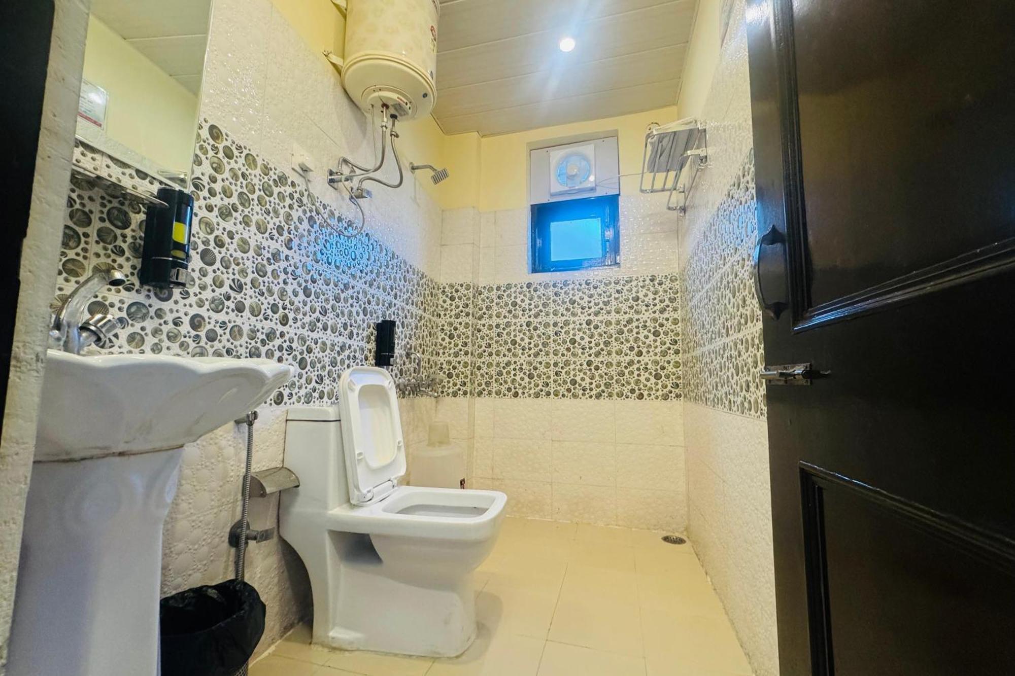 The Royal Vista 2*