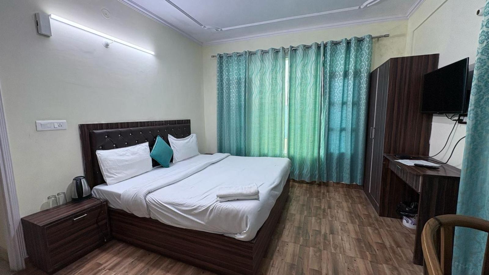 Staynest Mashobra With Balcony Hotel