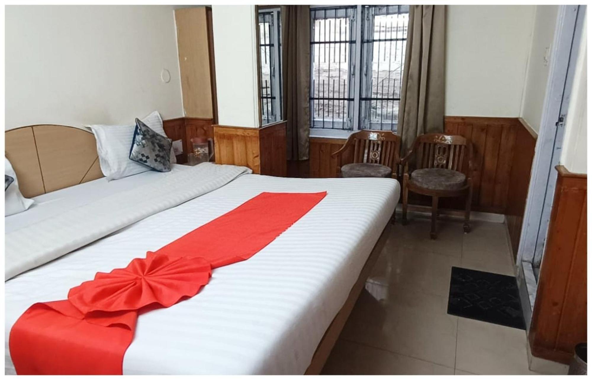 Budget - A P A S A R A - Near Tourism Lift - Baba Bhalku Rail Museum- Hygiene & Spacious - Budget Shimla