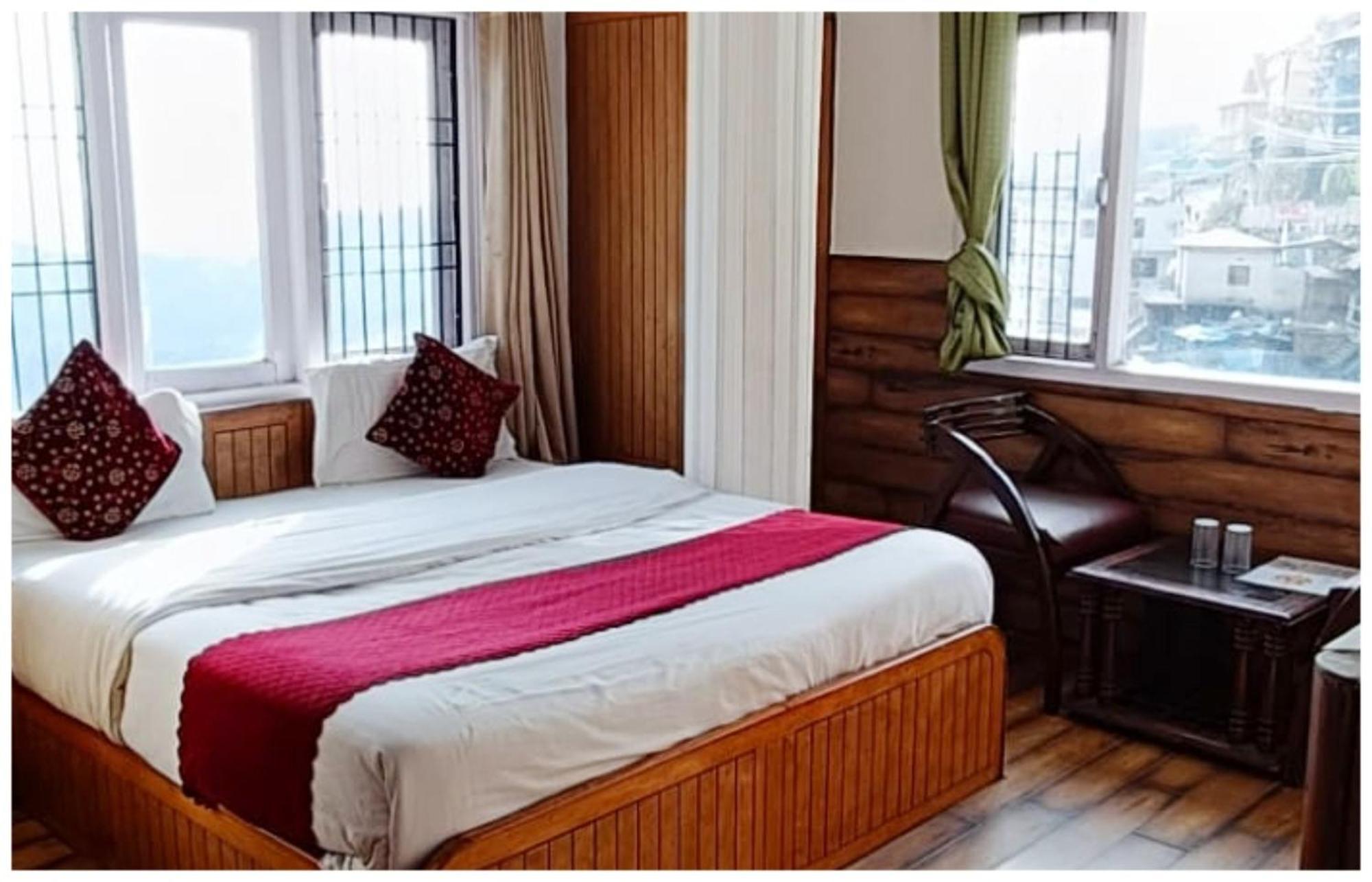 Hotel Budget - A P A S A R A - Near Tourism Lift - Baba Bhalku Rail Museum- Hygiene & Spacious - Budget Shimla