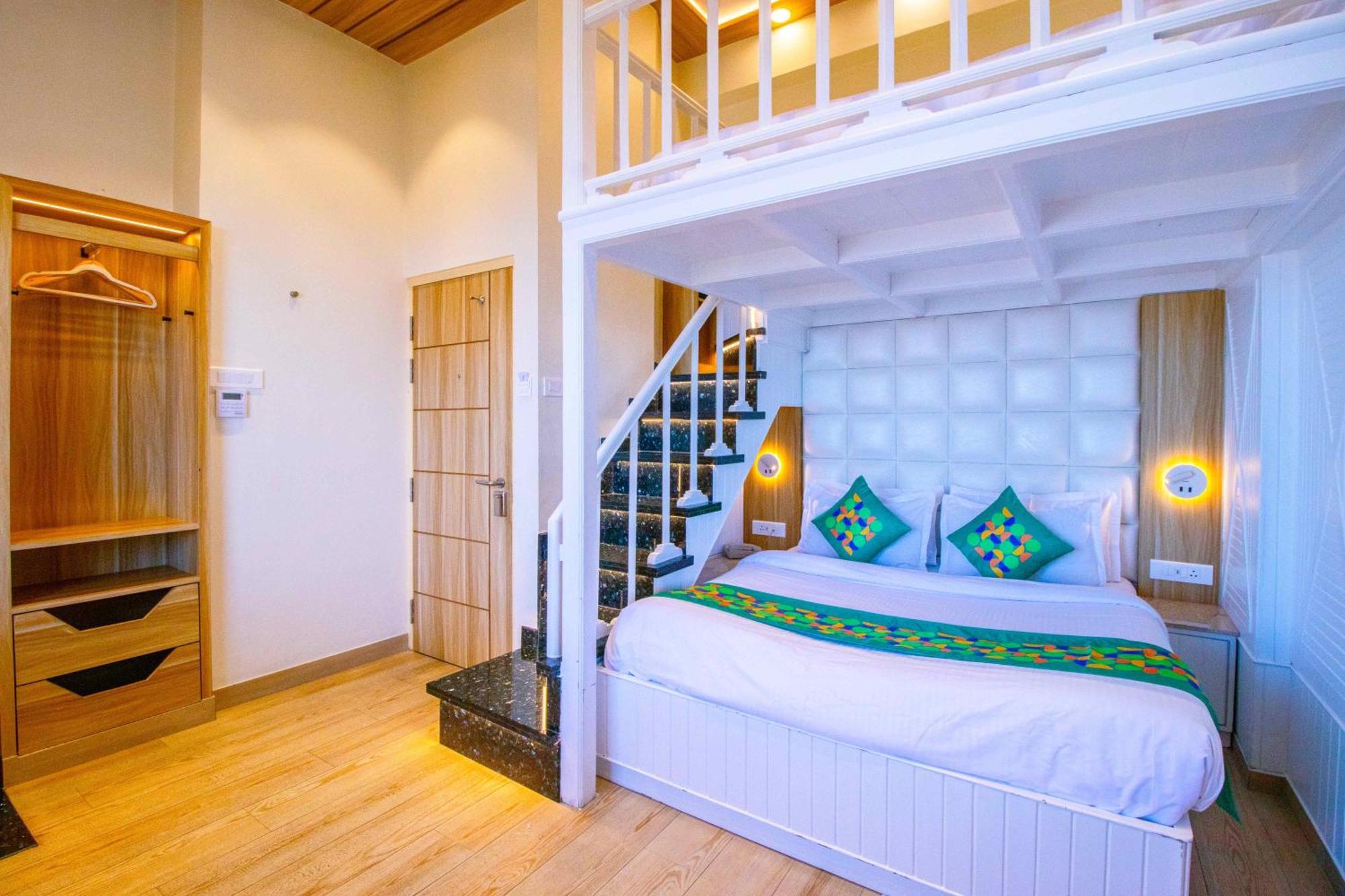 Hotel Treebo Varuna With Mountain View 3*
