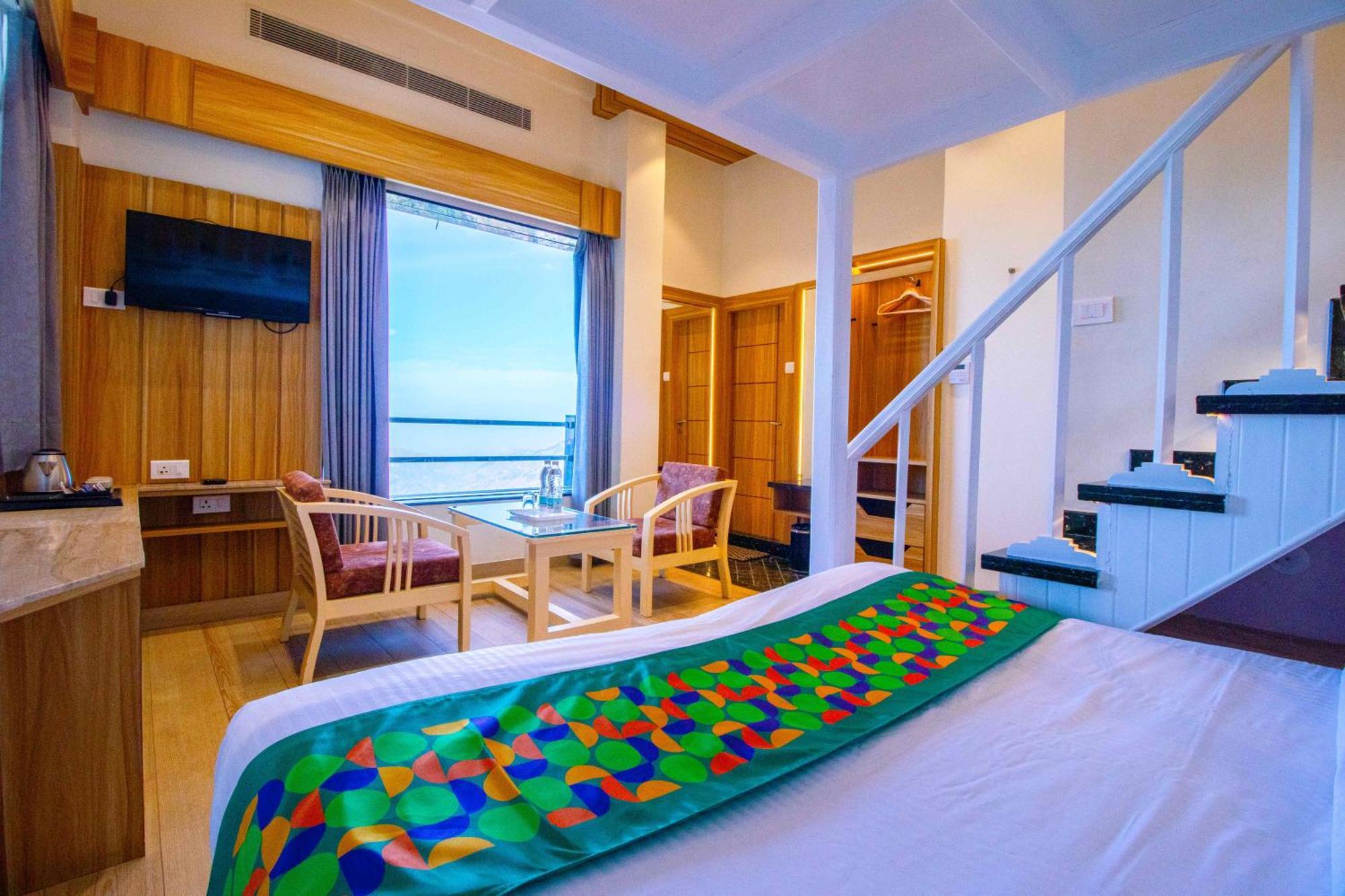 Hotel Treebo Varuna With Mountain View