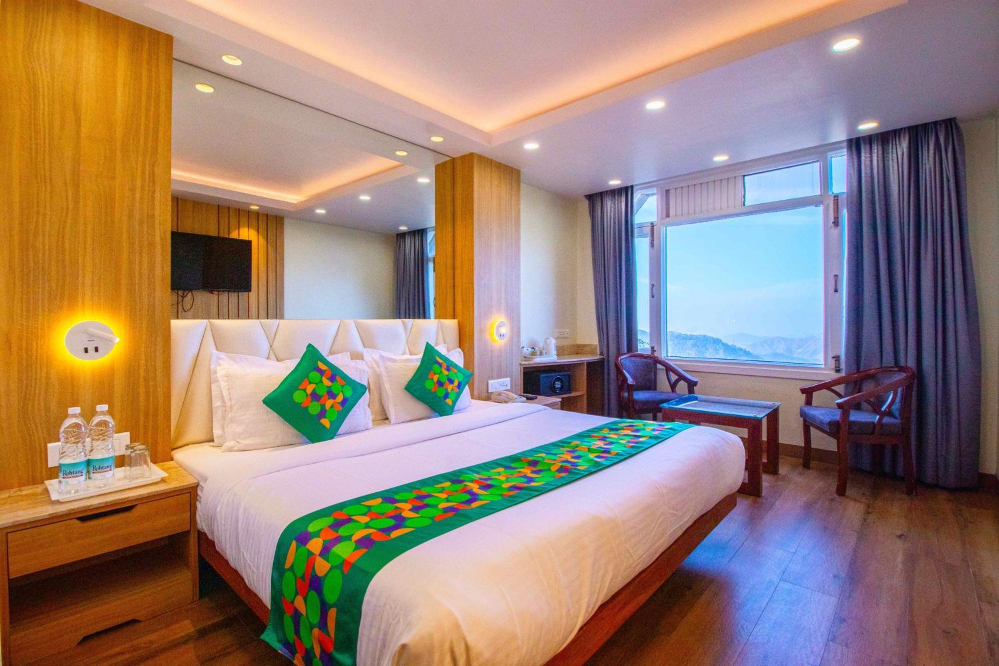 Hotel Treebo Varuna With Mountain View