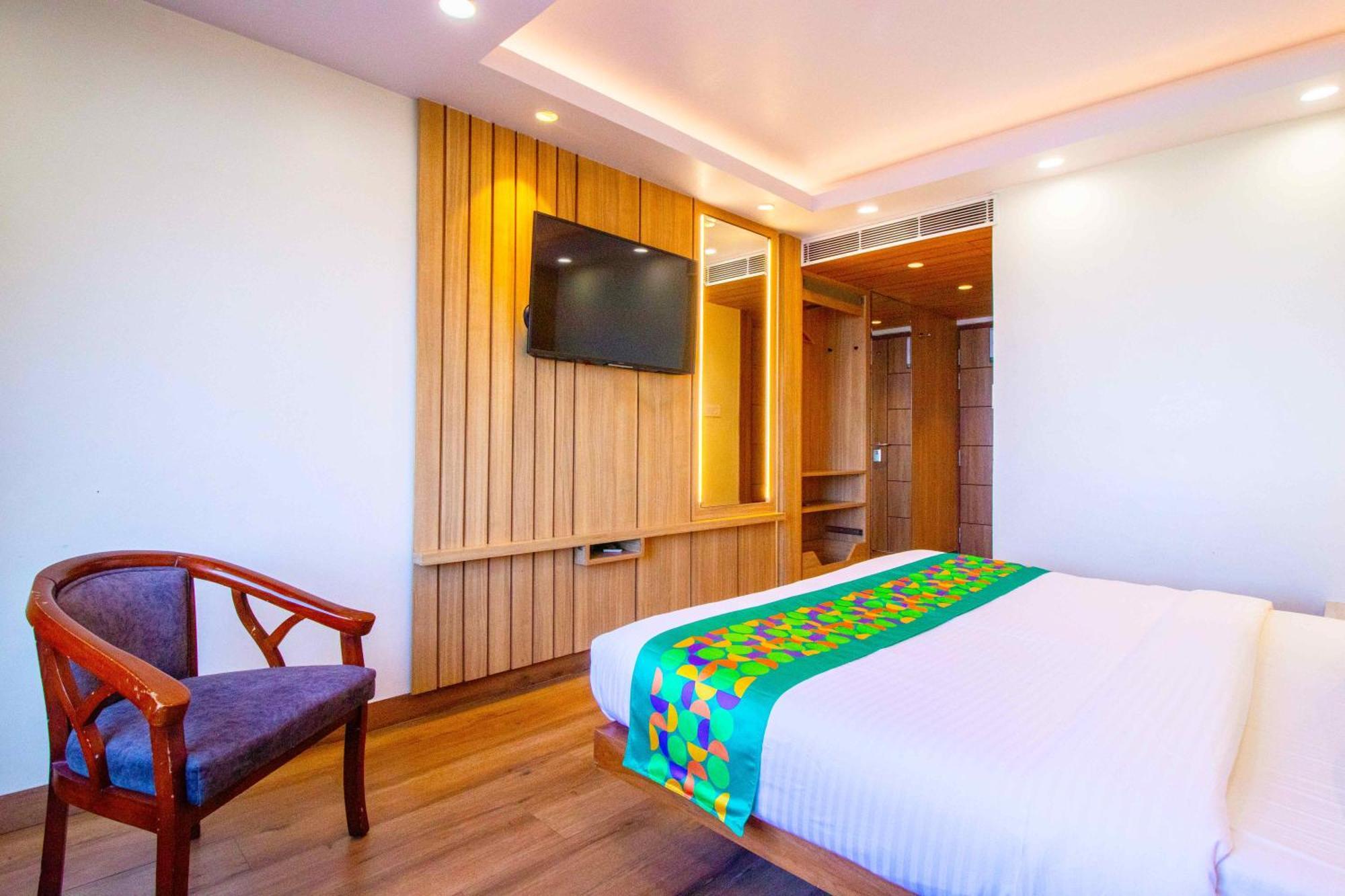 Hotel Treebo Varuna With Mountain View 3*