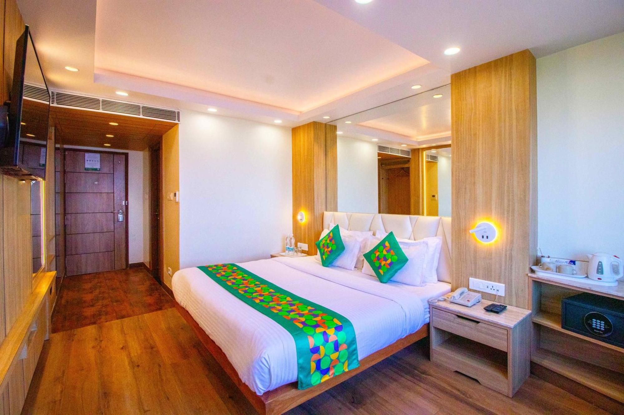 Hotel Treebo Varuna With Mountain View Shimla