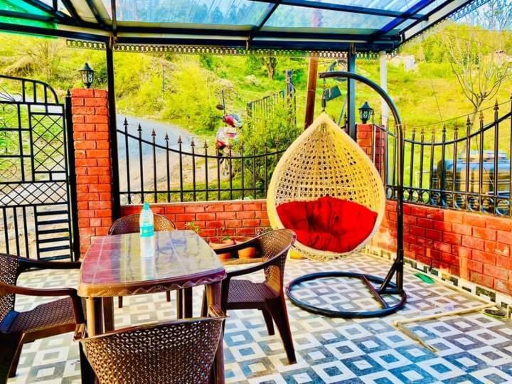 Staynest Mashobra With Balcony Hotel *
