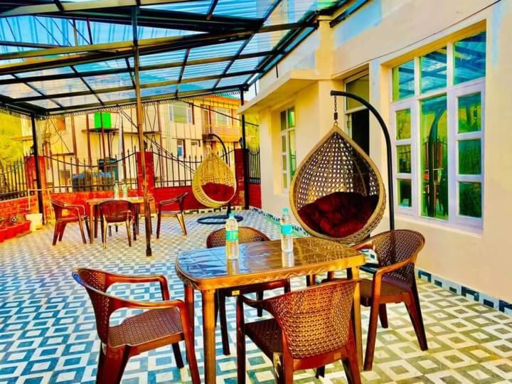 Staynest Mashobra With Balcony Hotel