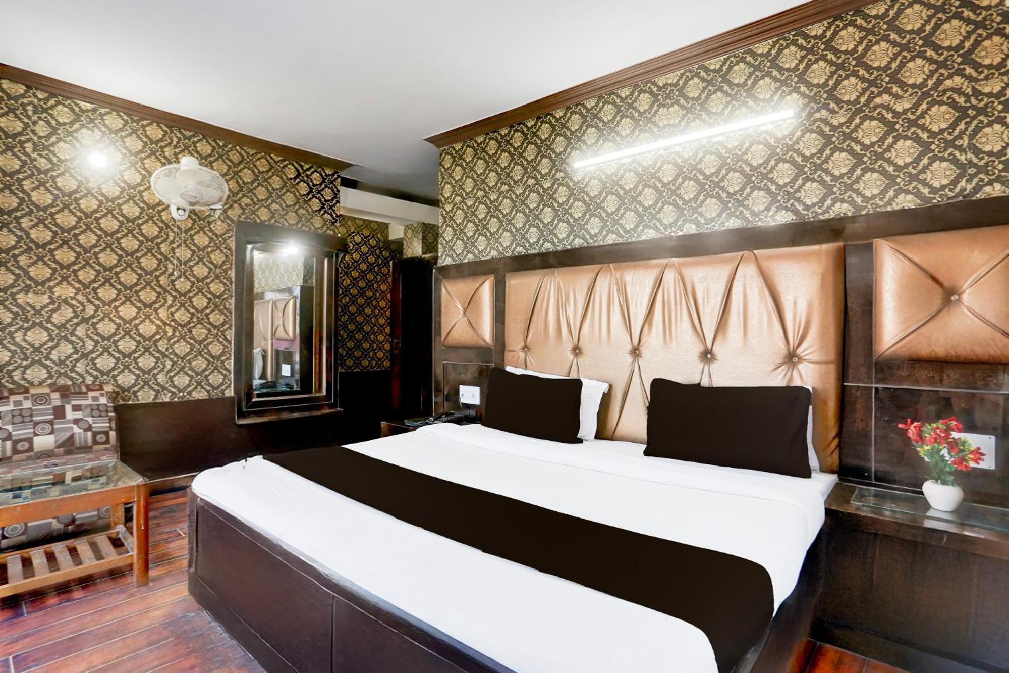 Super Collection O Mall Road Formerly Shubham Hotel 3*
