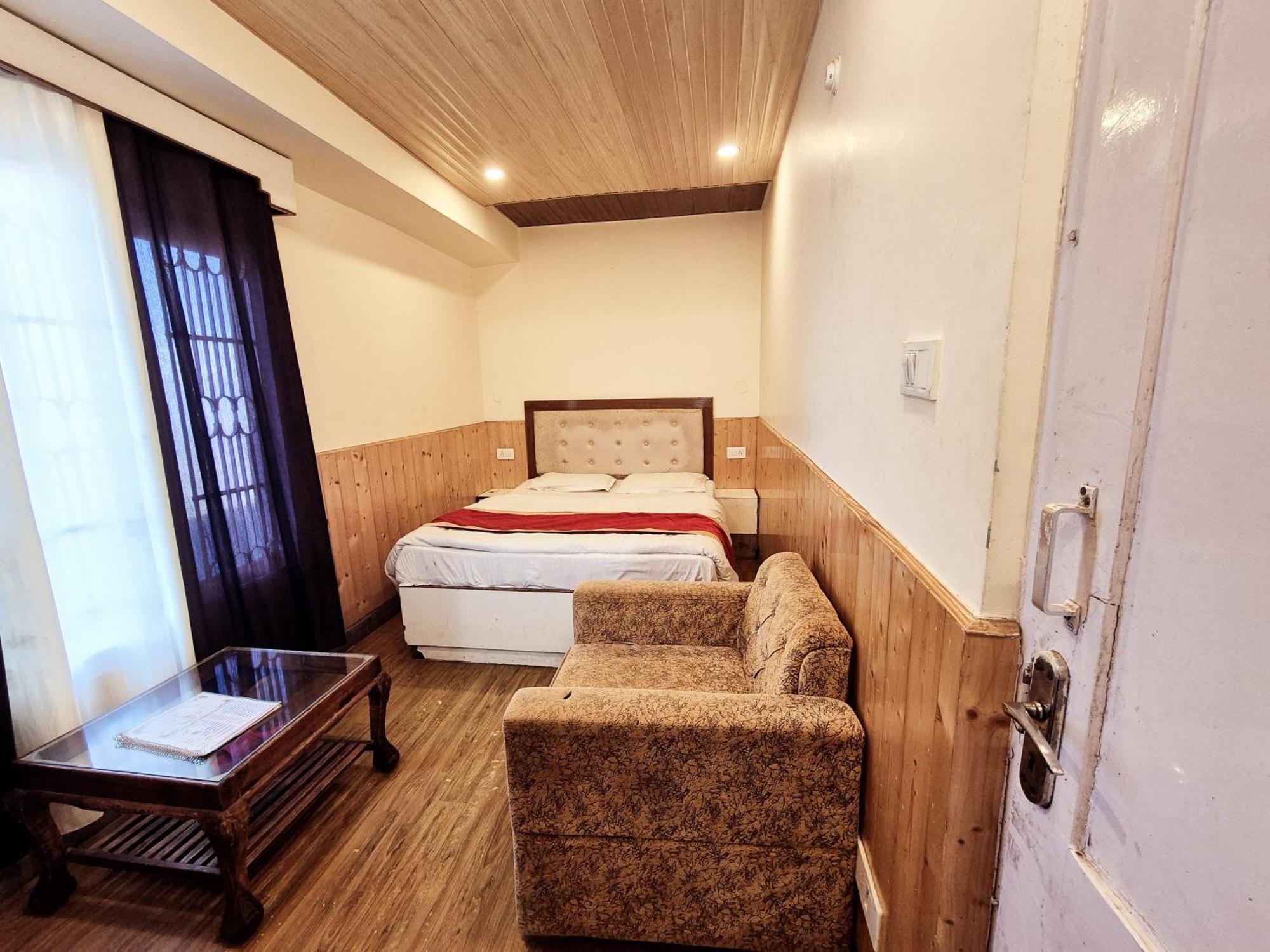 Bed & Breakfast Shorya Family The Mall *