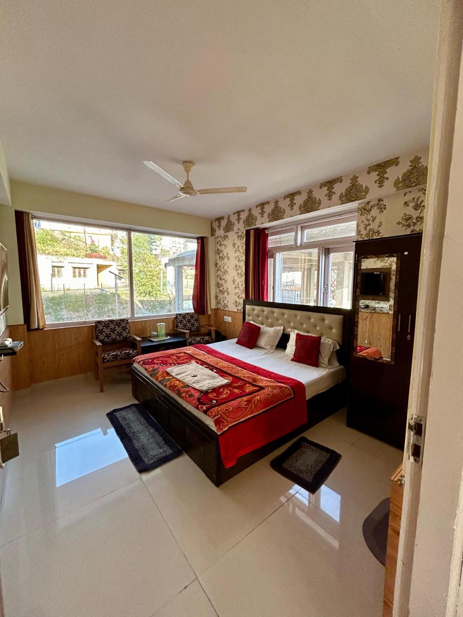 Hotel Hills 3*