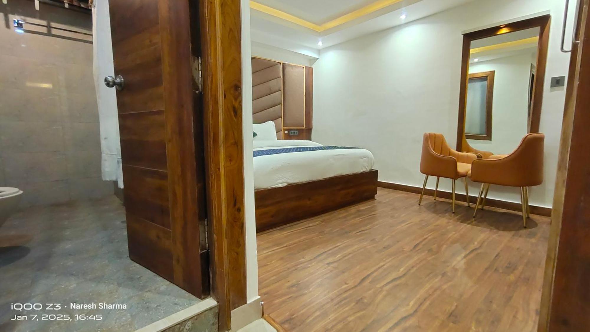 The Vista - Royale Near Mall Road Free Pickup From Railway Station Hotel