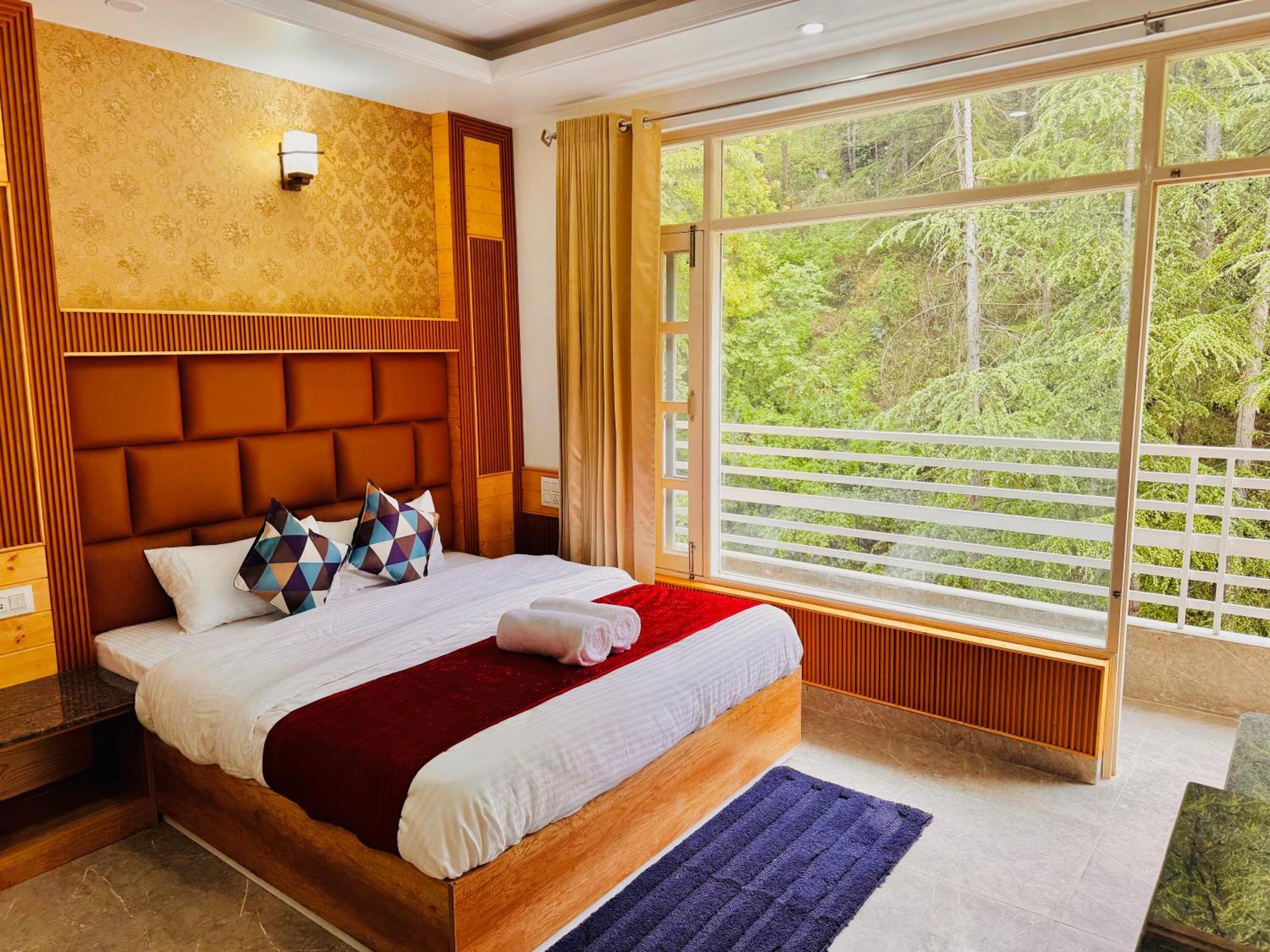 Staynest In Centre - 3 Bhk - Private Parking - Balcony View Hotel 4*