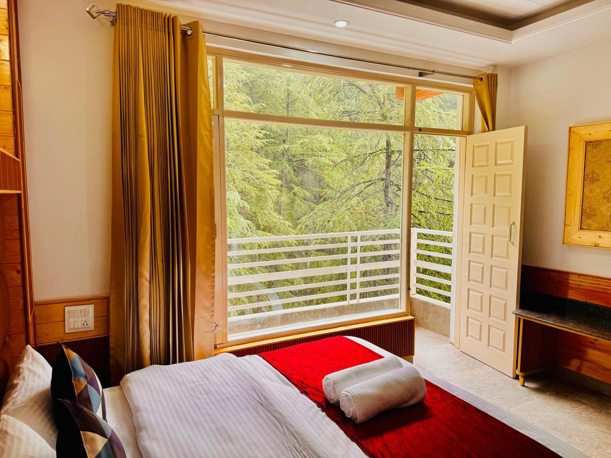 Staynest In Centre - 3 Bhk - Private Parking - Balcony View Shimla