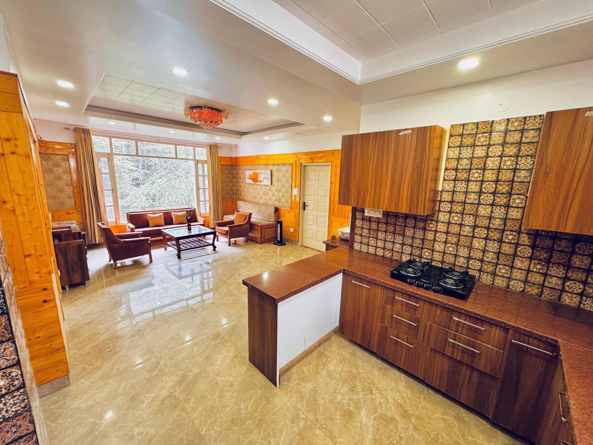 Staynest In Centre - 3 Bhk - Private Parking - Balcony View 4* Shimla
