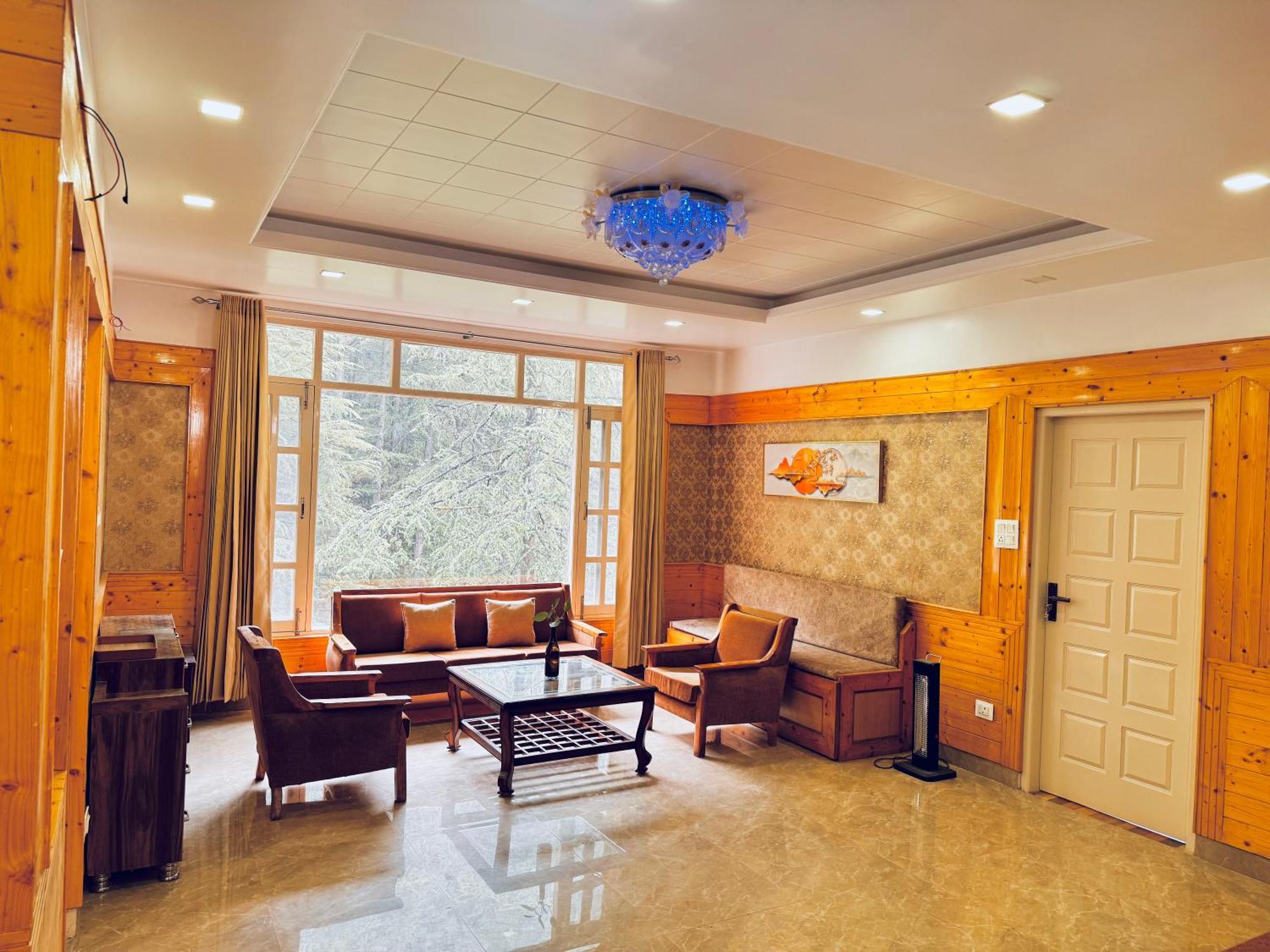 Staynest In Centre - 3 Bhk - Private Parking - Balcony View 4*