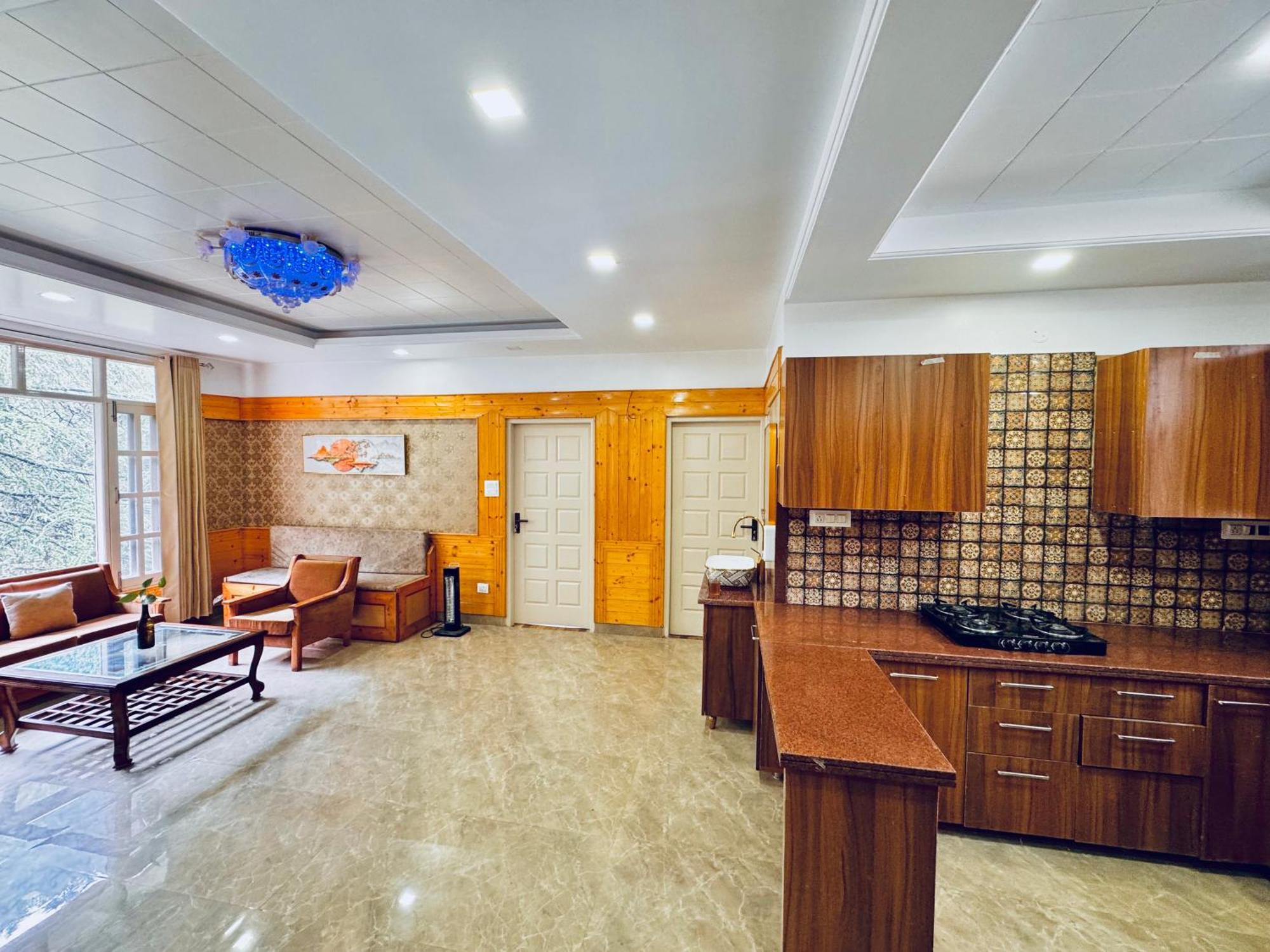 Staynest In Centre - 3 Bhk - Private Parking - Balcony View 4*