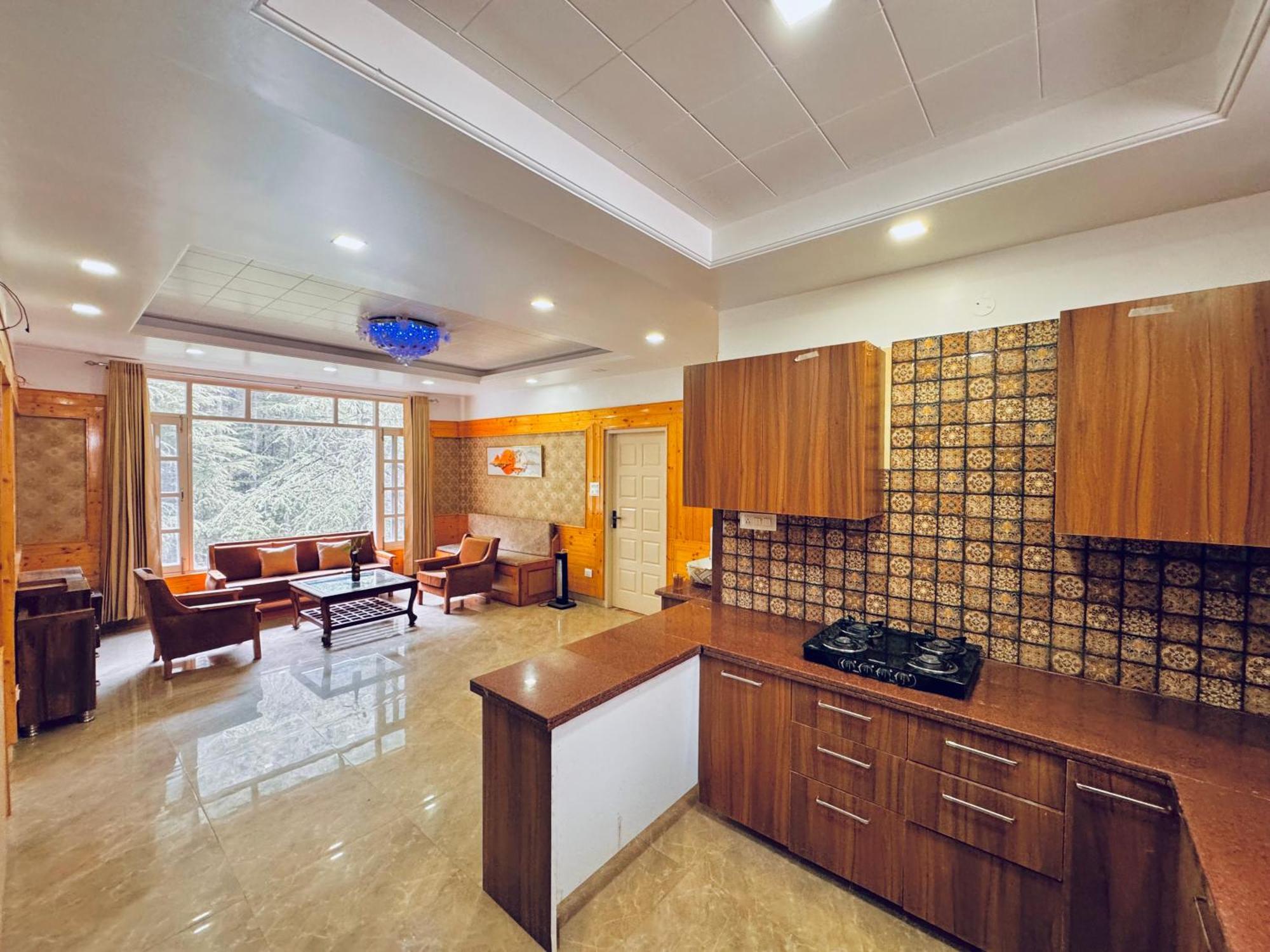 Staynest In Centre - 3 Bhk - Private Parking - Balcony View Hotel