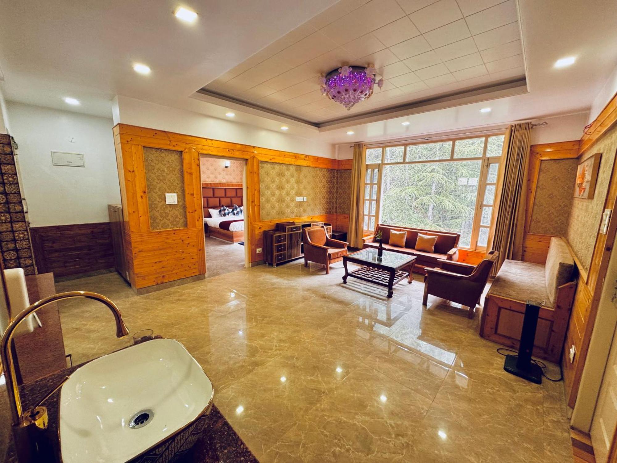 Staynest In Centre - 3 Bhk - Private Parking - Balcony View 4*