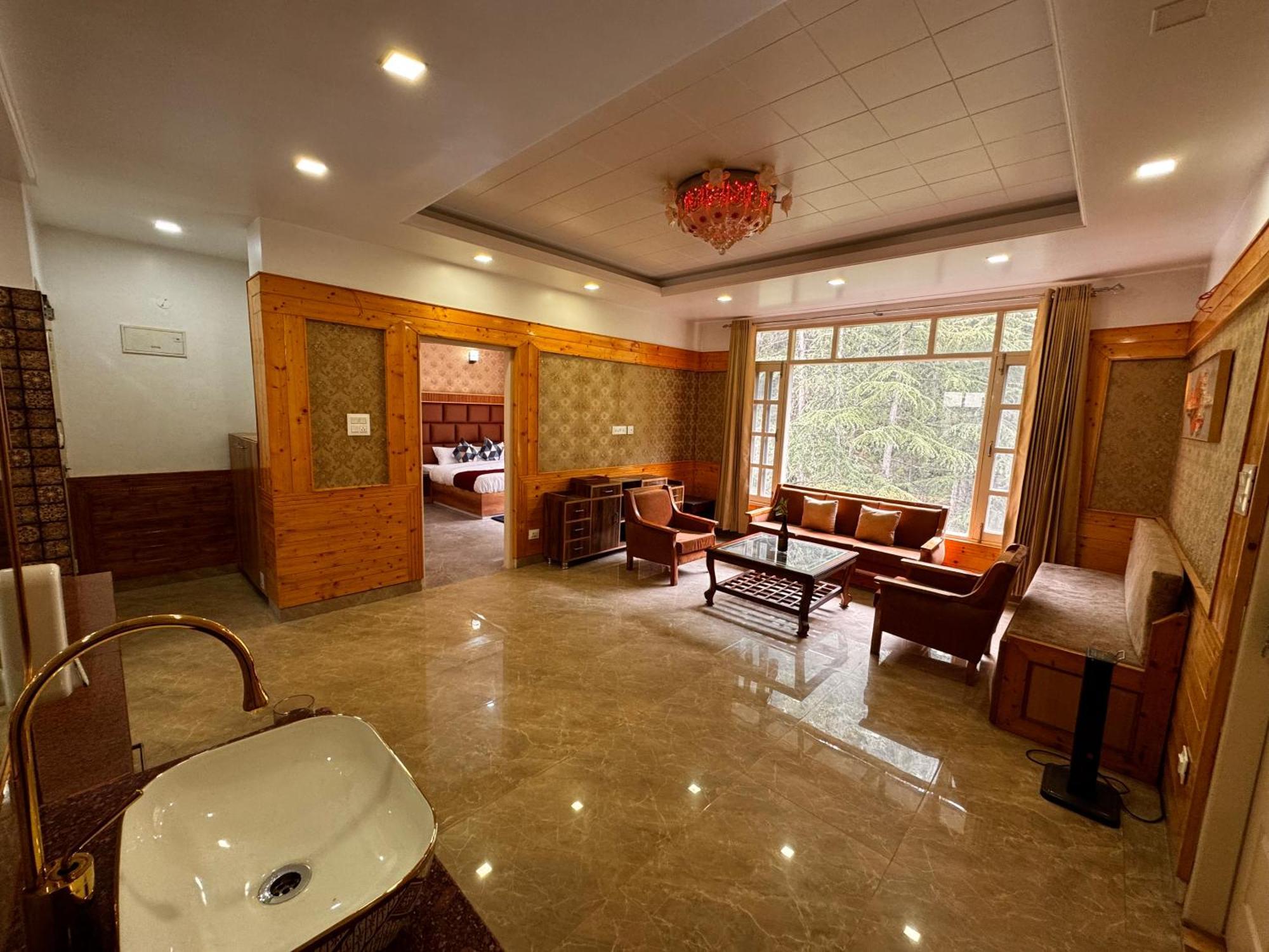 Staynest In Centre - 3 Bhk - Private Parking - Balcony View Hotel