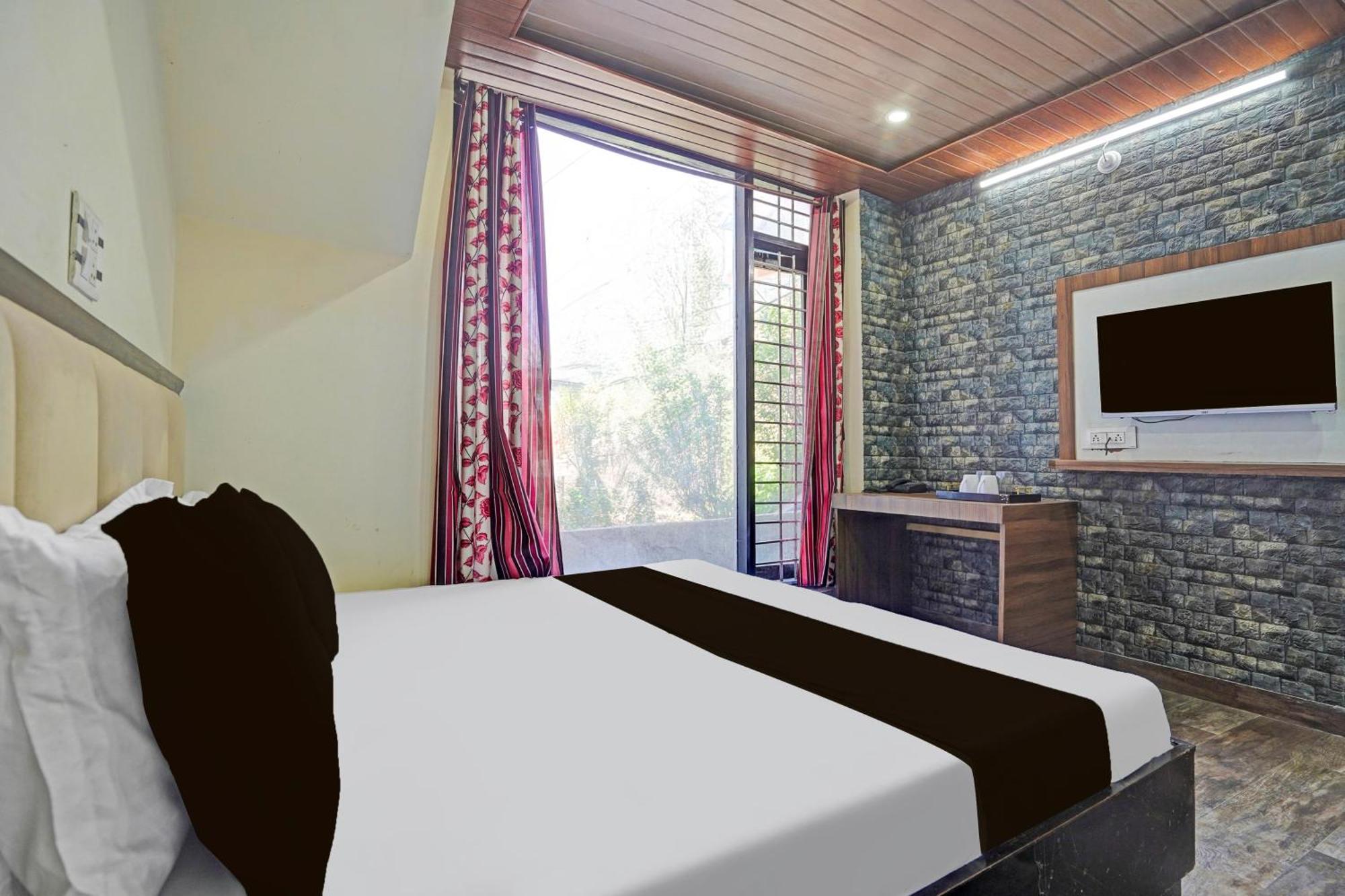 Hotel Super Collection O Mall Road Shimla Formerly Radhey Shyam *