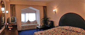 Royal Jardin Whistling Pines Resort