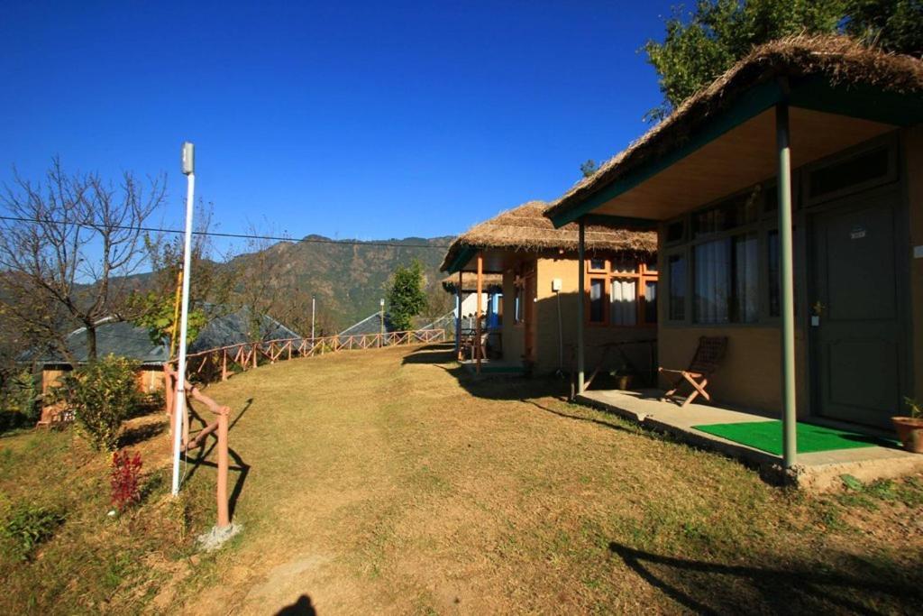 Oyo 43476 Vatika Resort