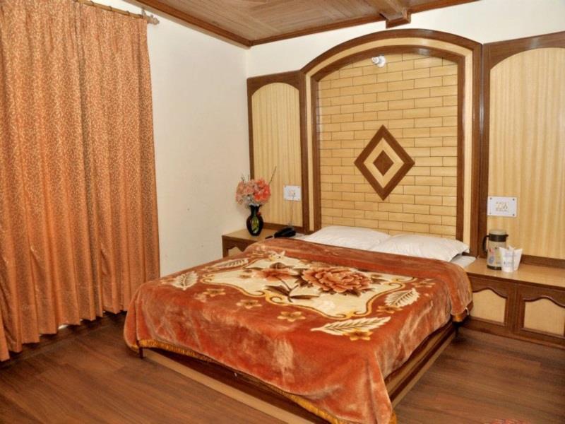 Hotel Super Collection O Mall Road Formerly Shubham