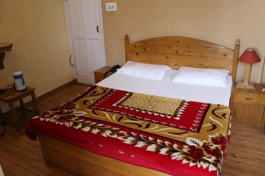 The Royale Oaks Hotel