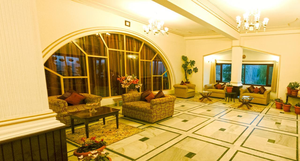 Royal Jardin Whistling Pines