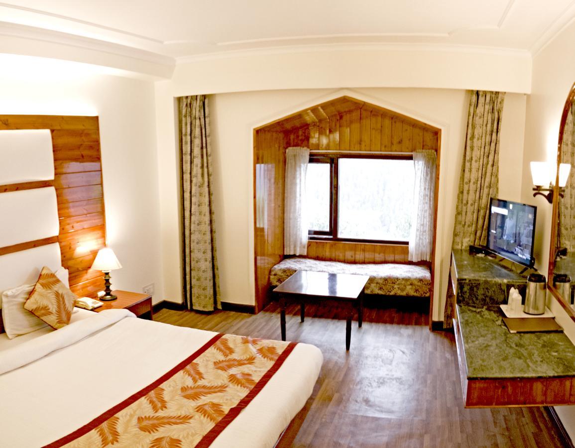 Royal Jardin Whistling Pines