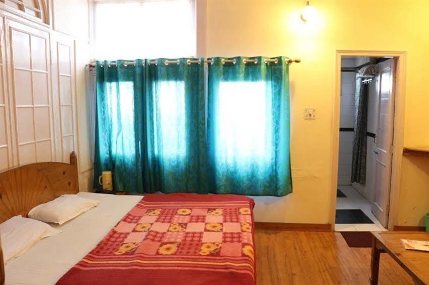 The Royale Oaks * Shimla