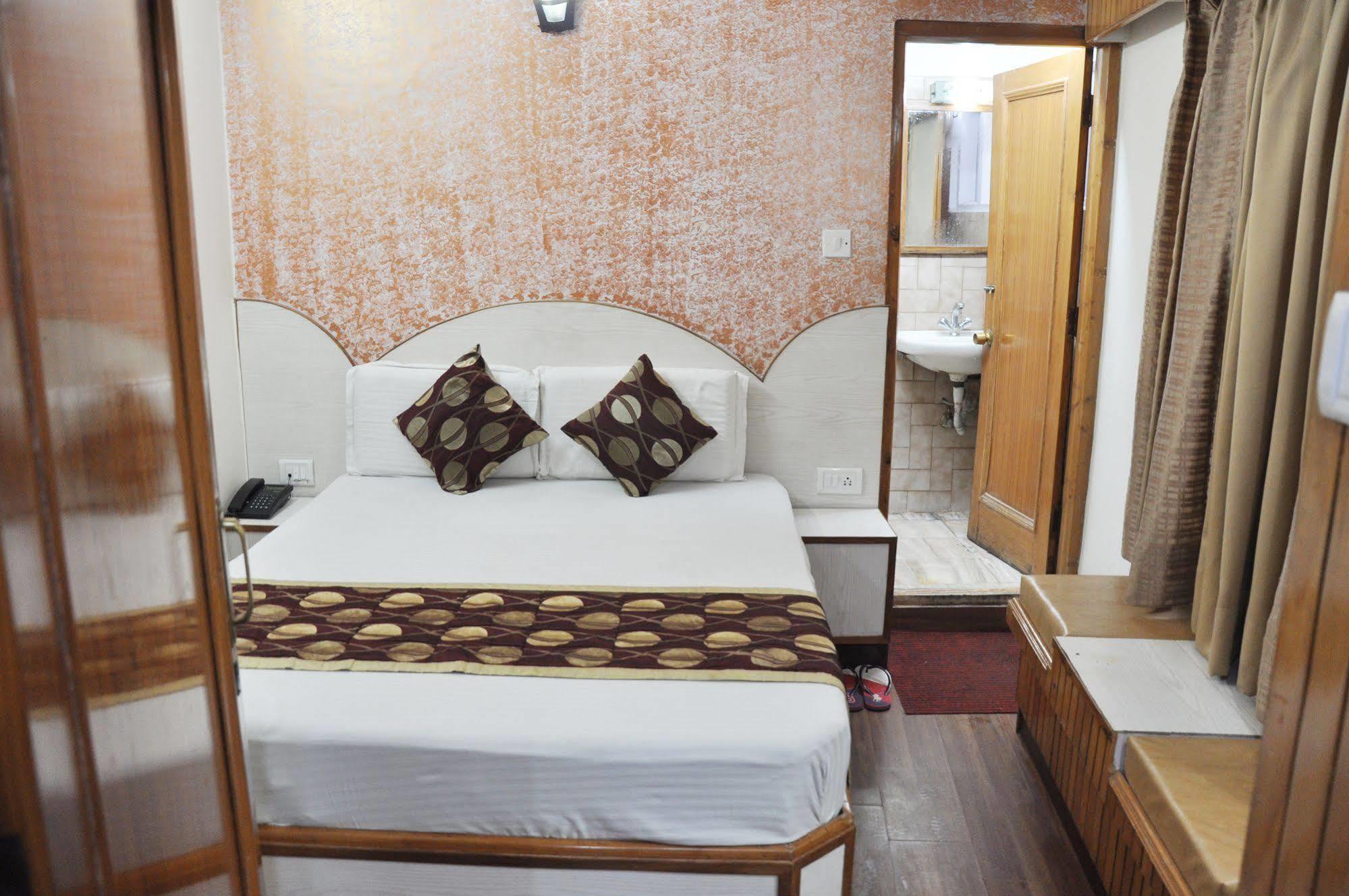 Hotel Sidharath 2*