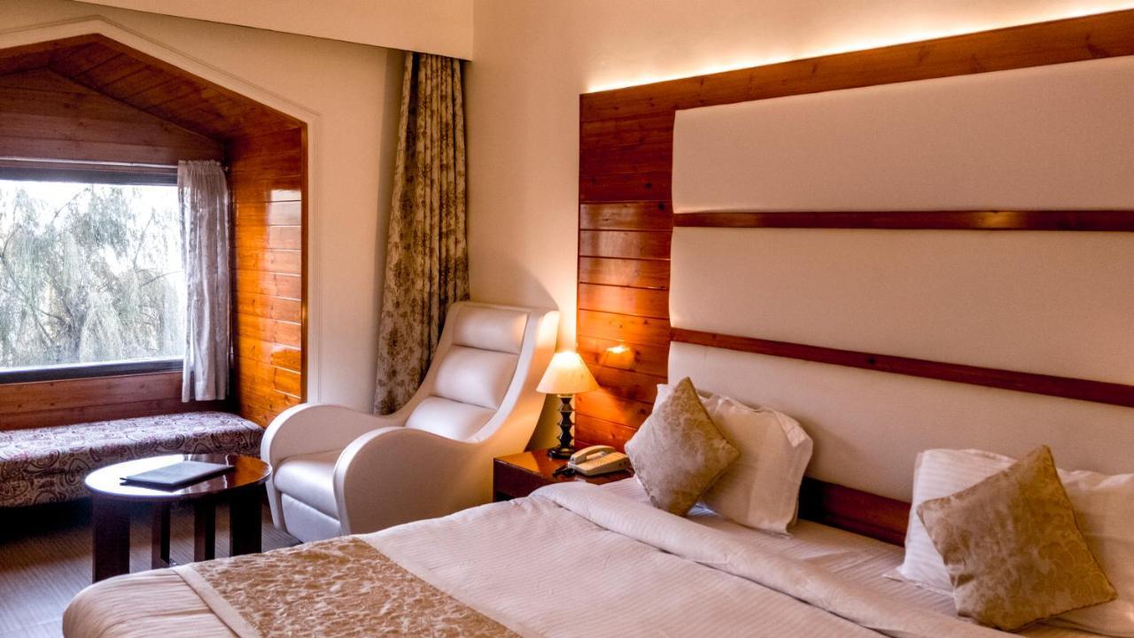 Royal Jardin Whistling Pines Resort 3*