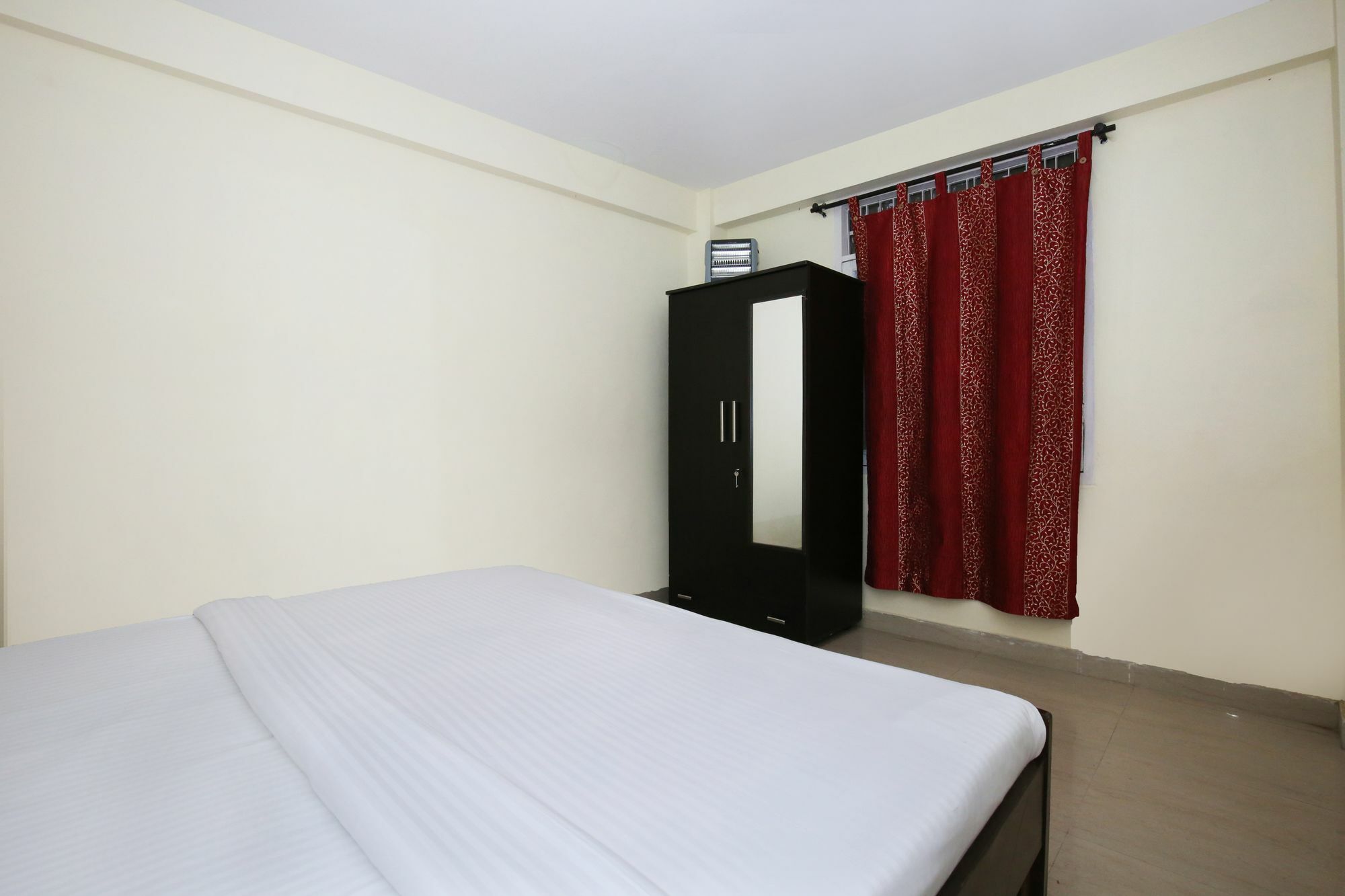 Serene 2bhk Abode In Isbt Tutikandi, Guest house