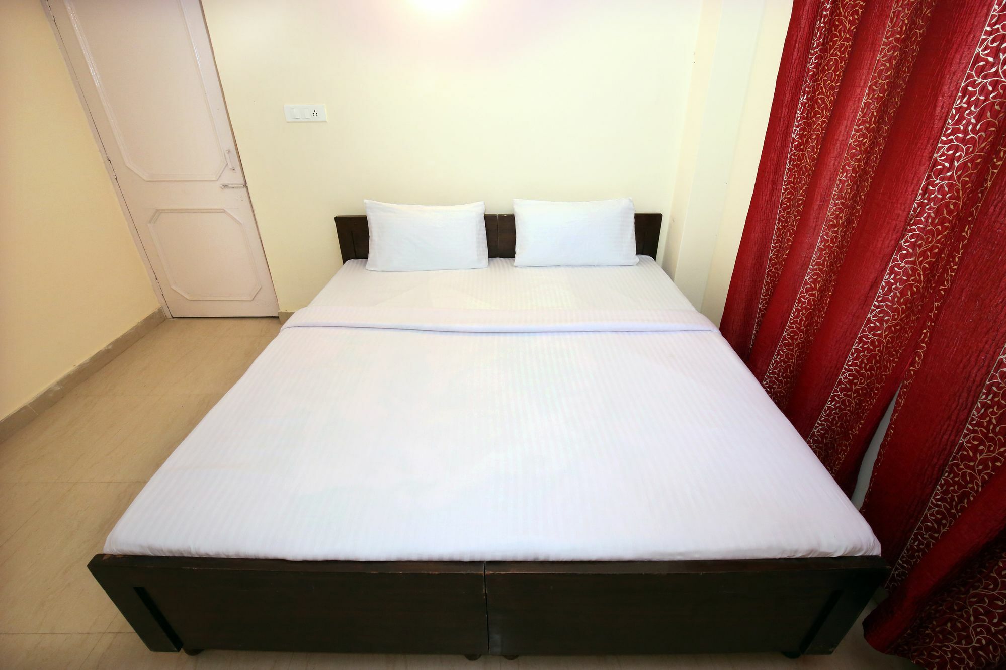 Guest house Serene 2bhk Abode In Isbt Tutikandi, 3*