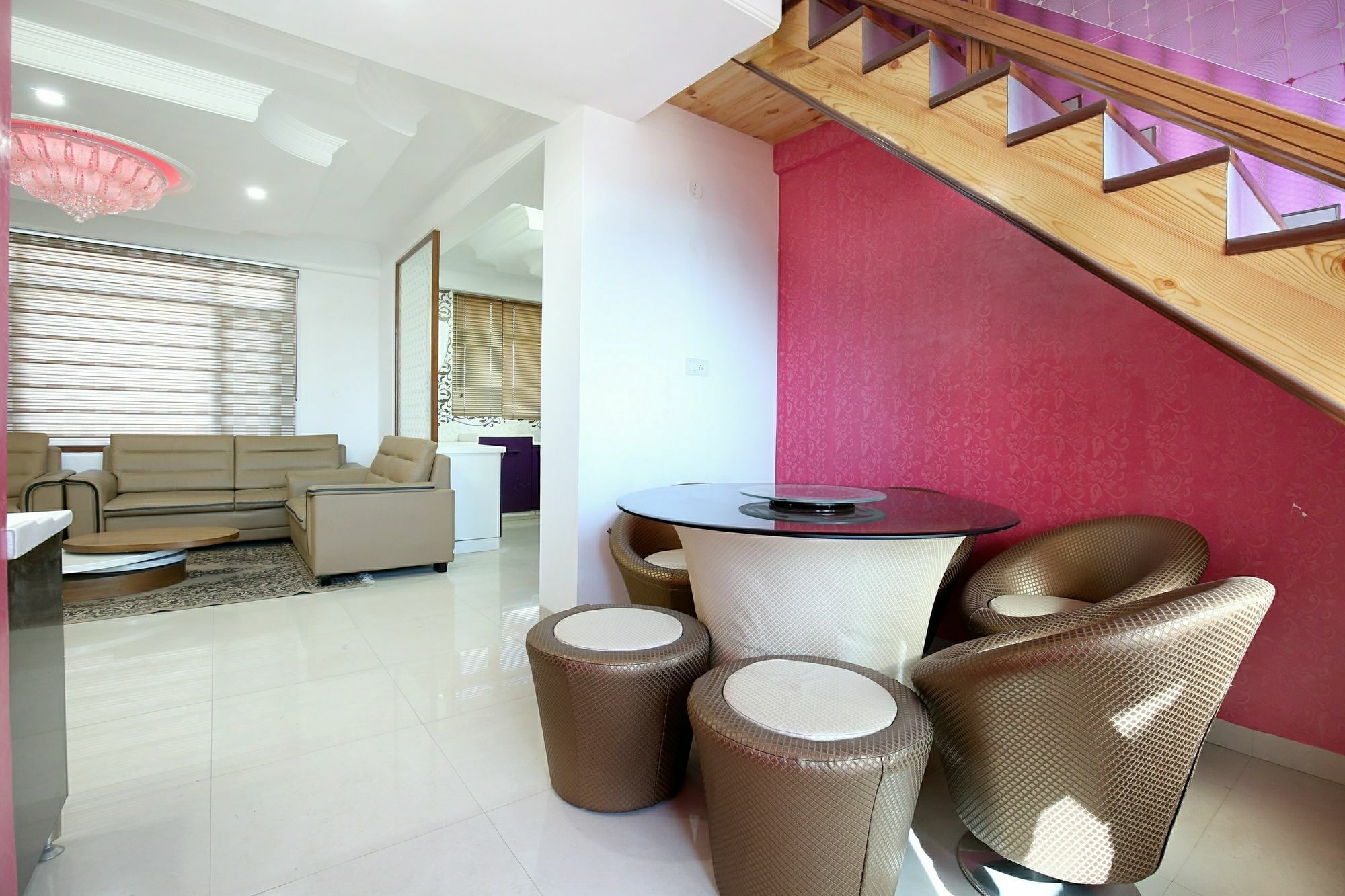 Oyo 10406 Luxury 3bhk New Apartment