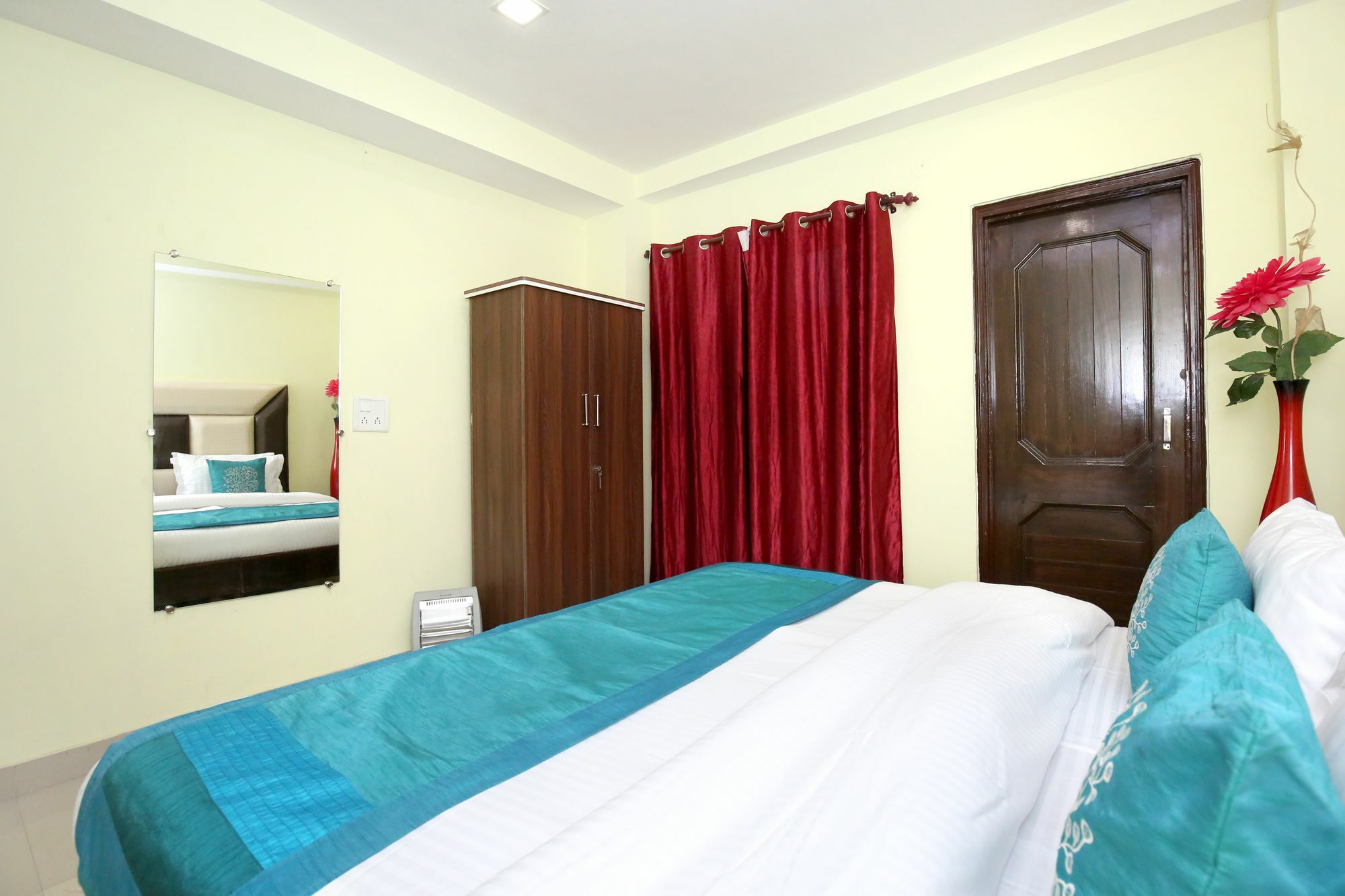 Modern 3bhk Sanjauli Market Apartment