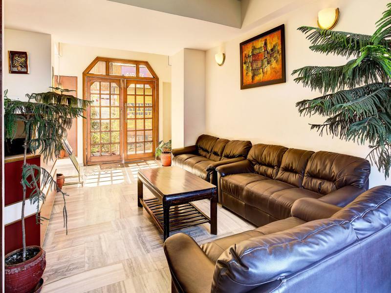Hotel Treebo Varuna With Mountain View Shimla