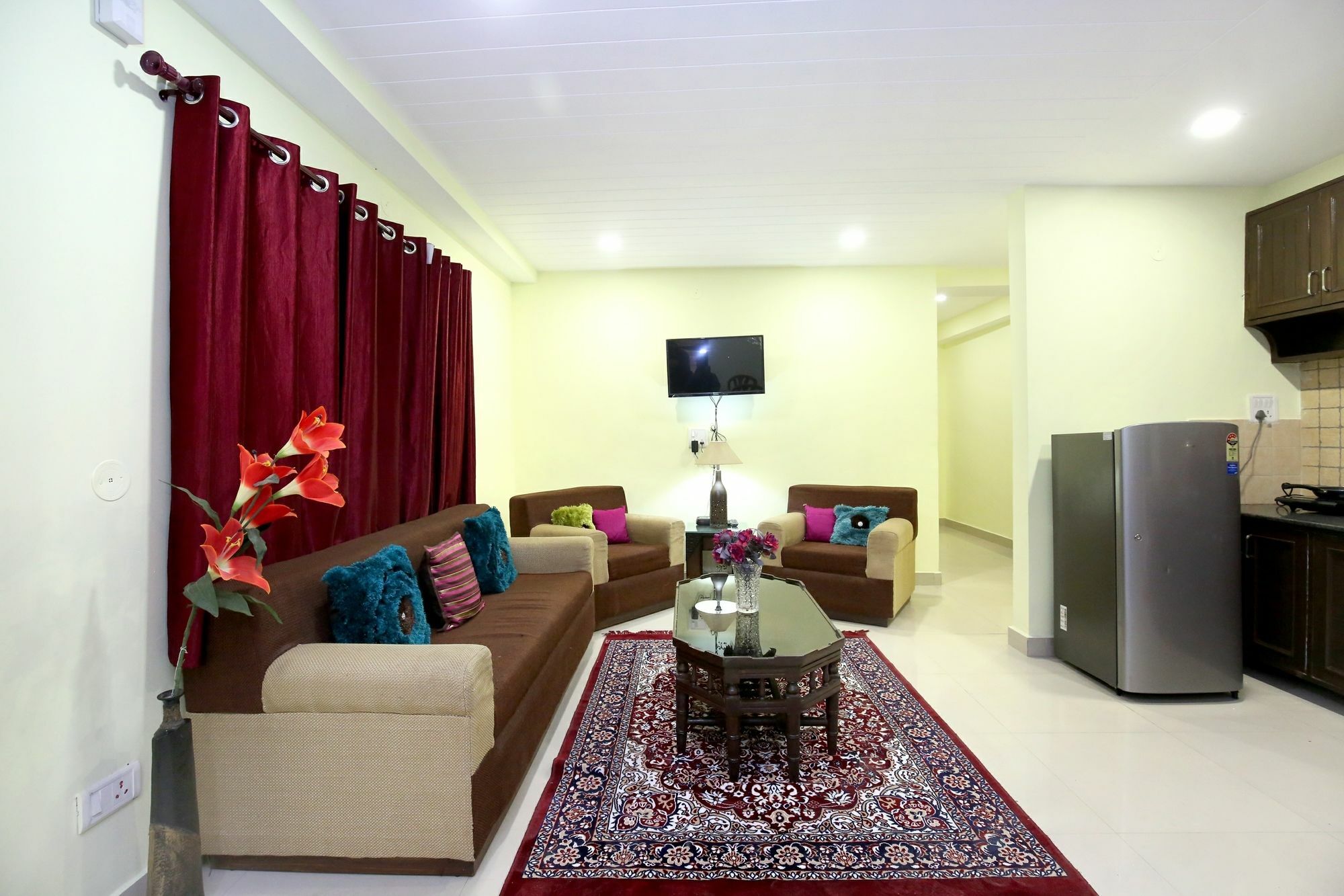 Modern 3bhk Sanjauli Market Apartment *