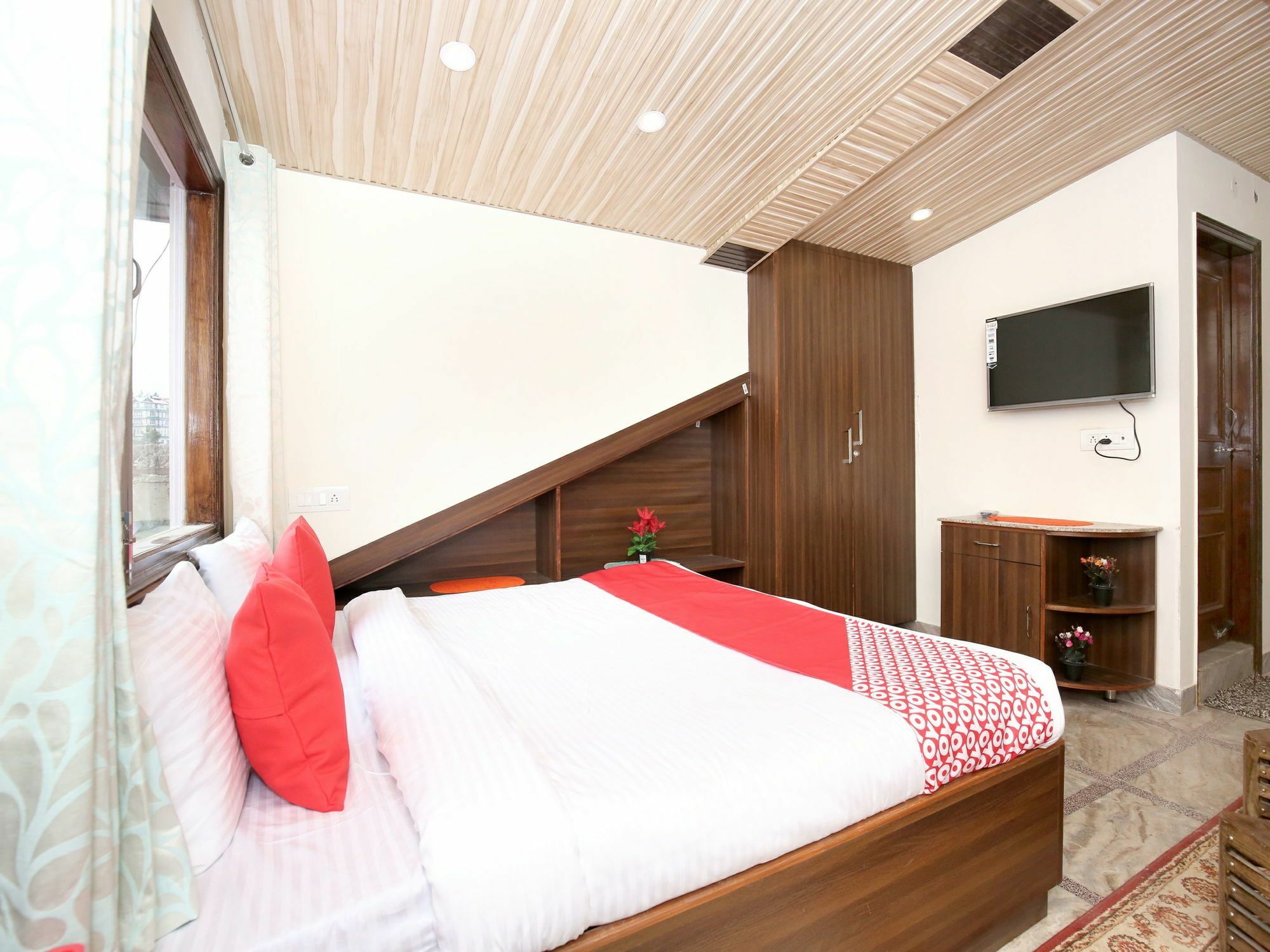 Oyo 11904 Sec 6 Apartment *