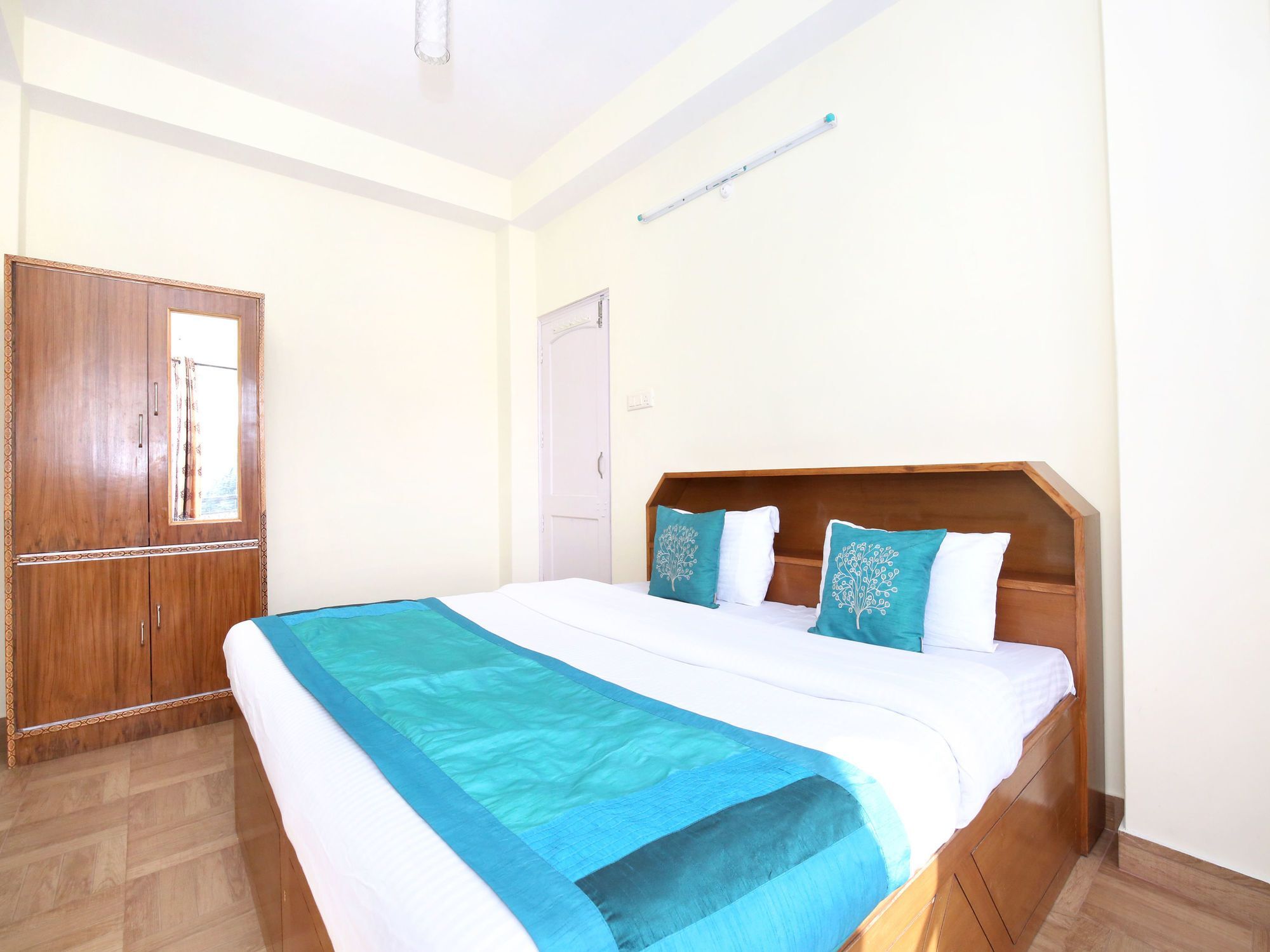 Apartment Valley View 1bhk Home, Bharari,