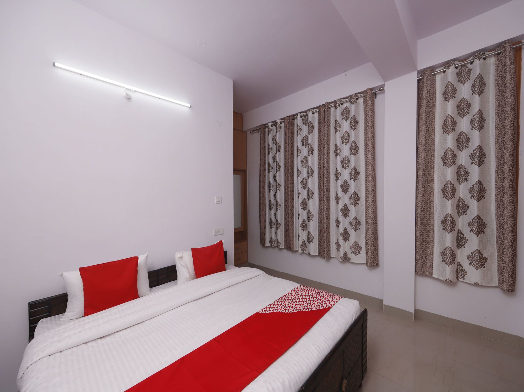 Oyo 12695 Cosy 5bhk Himuda Sanjauli Apartment