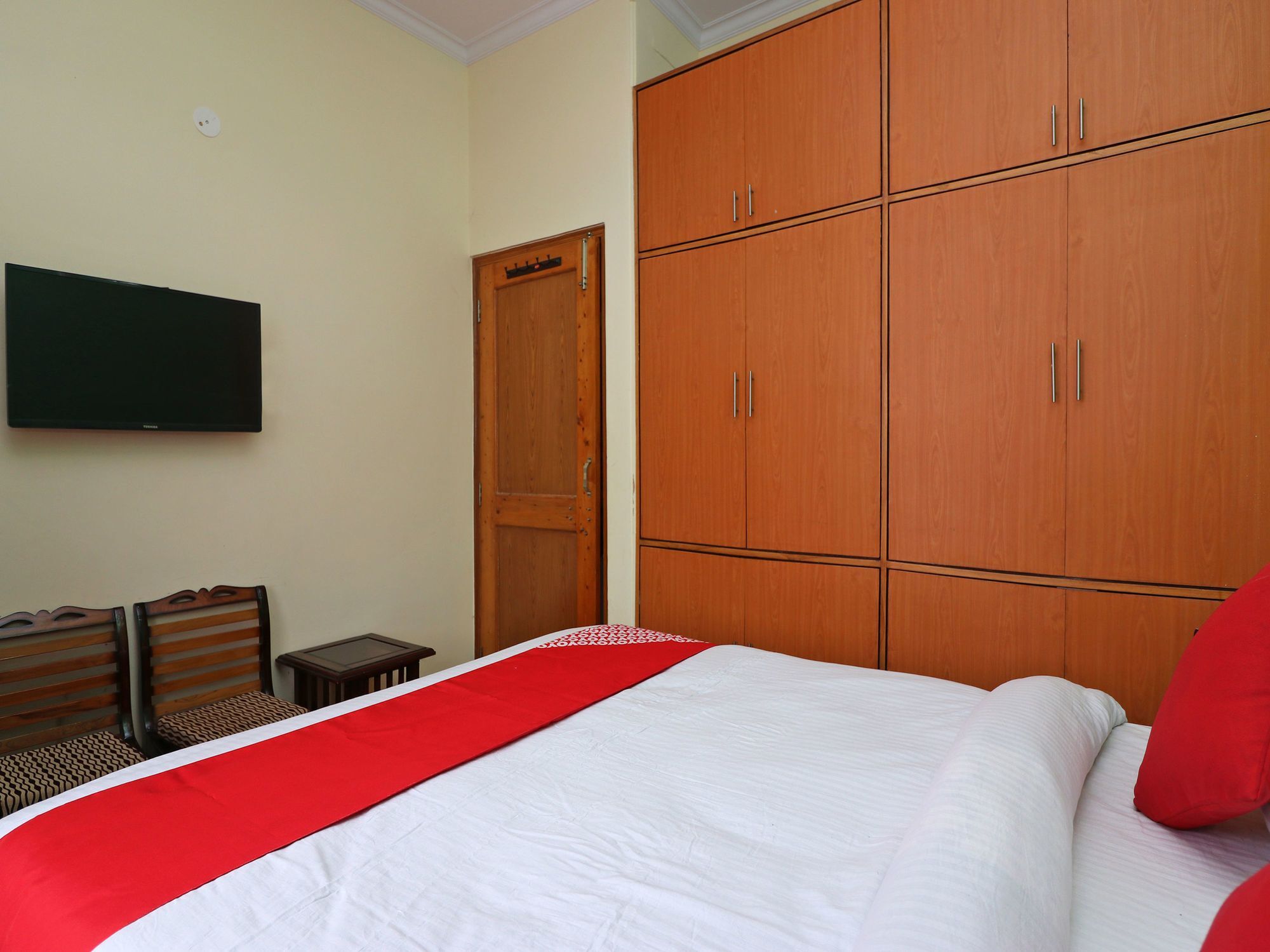 Oyo 13421 Cozy Hill View 2bhk Chota Apartment