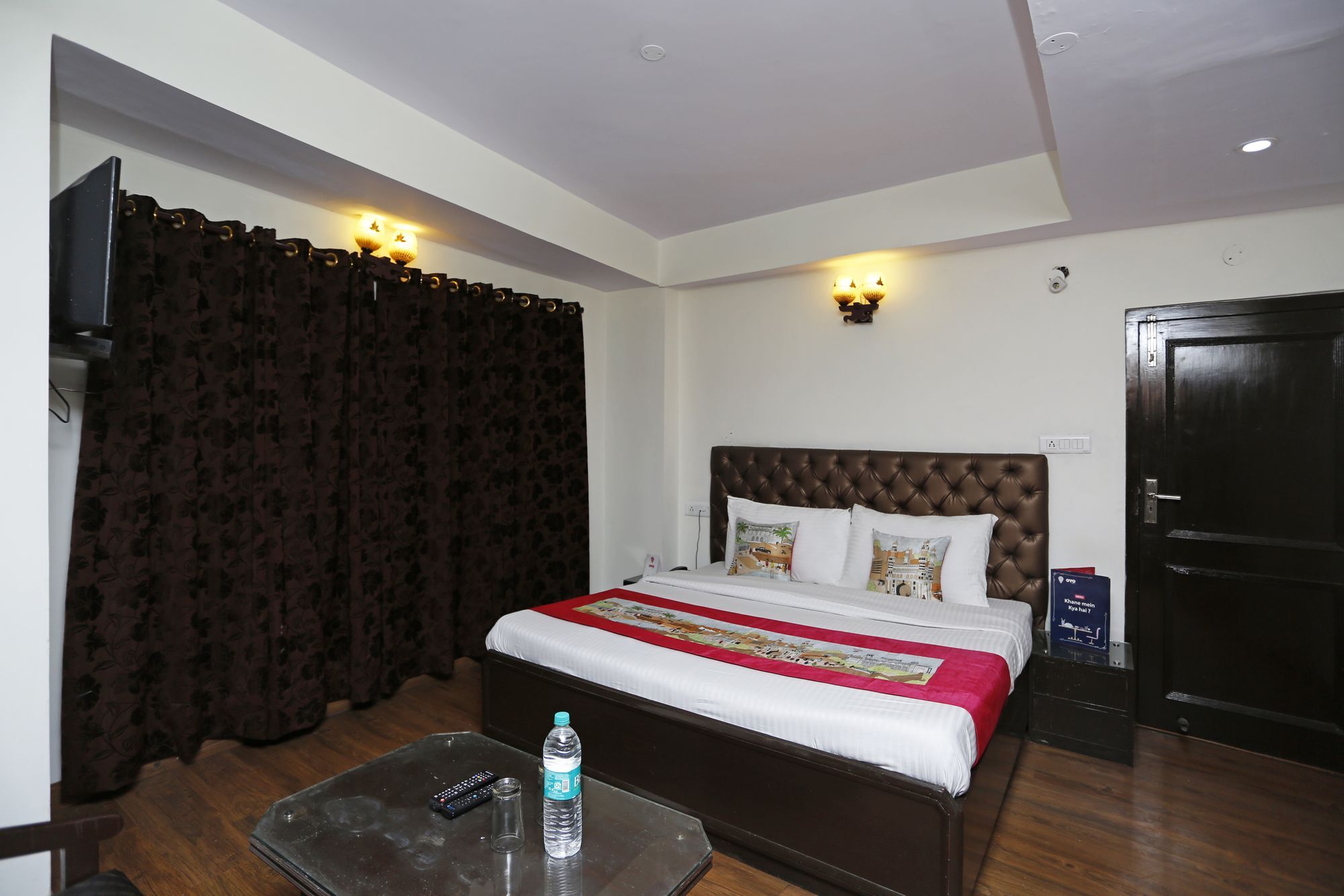 Oyo 055 Mall Rd Tourism Lift