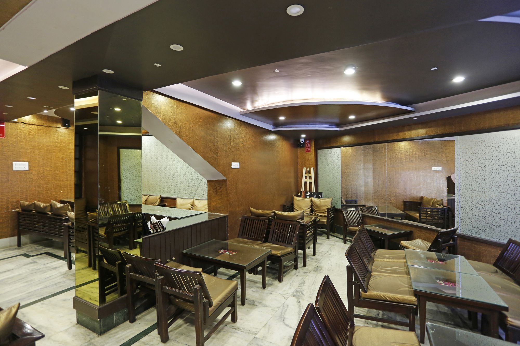 Hotel Oyo 055 Mall Rd Tourism Lift 3*