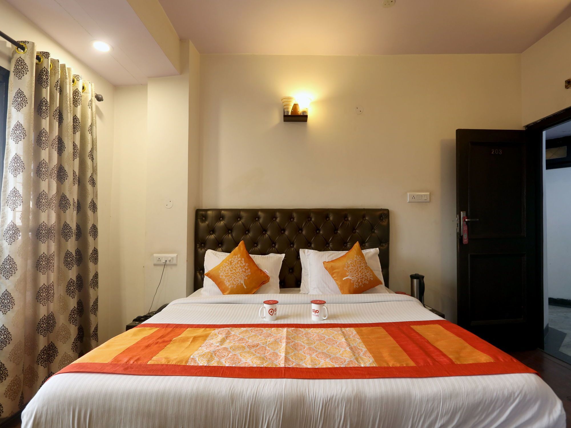 Hotel Oyo 055 Mall Rd Tourism Lift