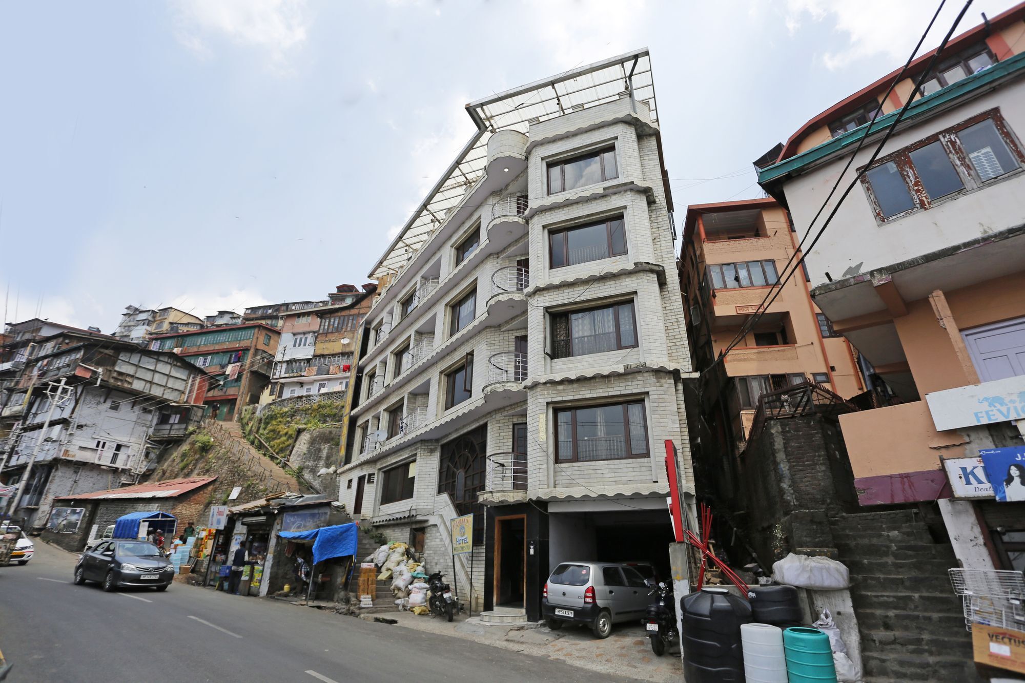 Oyo 055 Mall Rd Tourism Lift Hotel